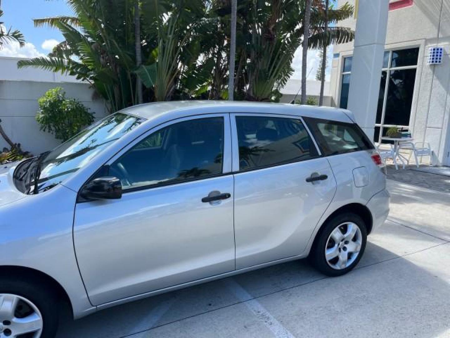 2006 Silver Streak Mica /Dark Gray Toyota Matrix AUTO AC LOW MILES 60,330 (2T1KR32E96C) with an 1.8L DOHC 16-Valve 4-Cyl Engine engine, Automatic transmission, located at 4701 North Dixie Hwy, Pompano Beach, FL, 33064, (954) 422-2889, 26.240938, -80.123474 - OUR WEBPAGE FLORIDACARS1.COM HAS OVER 100 PHOTOS AND FREE CARFAX LINK 2006 TOYOTA MATRIX ROAD READY 1.8L I4 VIN: 2T1KR32E96C593087 NO ACCIDENTS HATCHBACK 4 DR 19 SERVICE RECORDS 1.8L I4 F DOHC 16V 34 MPG GASOLINE POWER MIRRORS FRONT WHEEL DRIVE Anti-Theft System FWD Front Bucket Seats [AB] ANTI-LOCK - Photo#83