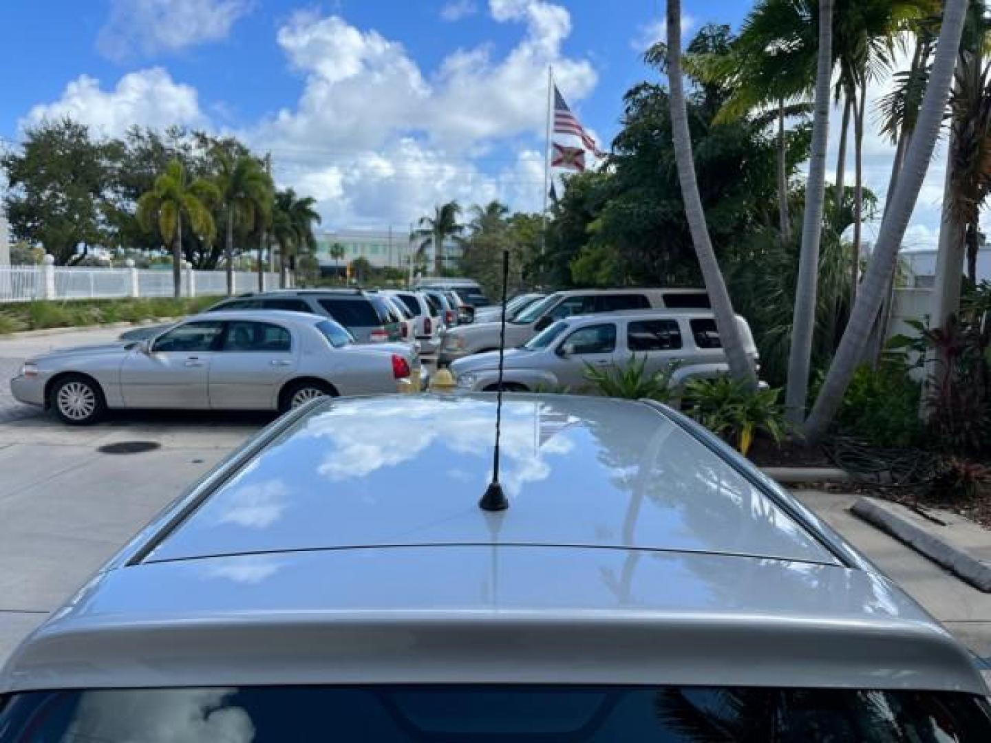 2006 Silver Streak Mica /Dark Gray Toyota Matrix AUTO AC LOW MILES 60,330 (2T1KR32E96C) with an 1.8L DOHC 16-Valve 4-Cyl Engine engine, Automatic transmission, located at 4701 North Dixie Hwy, Pompano Beach, FL, 33064, (954) 422-2889, 26.240938, -80.123474 - OUR WEBPAGE FLORIDACARS1.COM HAS OVER 100 PHOTOS AND FREE CARFAX LINK 2006 TOYOTA MATRIX ROAD READY 1.8L I4 VIN: 2T1KR32E96C593087 NO ACCIDENTS HATCHBACK 4 DR 19 SERVICE RECORDS 1.8L I4 F DOHC 16V 34 MPG GASOLINE POWER MIRRORS FRONT WHEEL DRIVE Anti-Theft System FWD Front Bucket Seats [AB] ANTI-LOCK - Photo#95