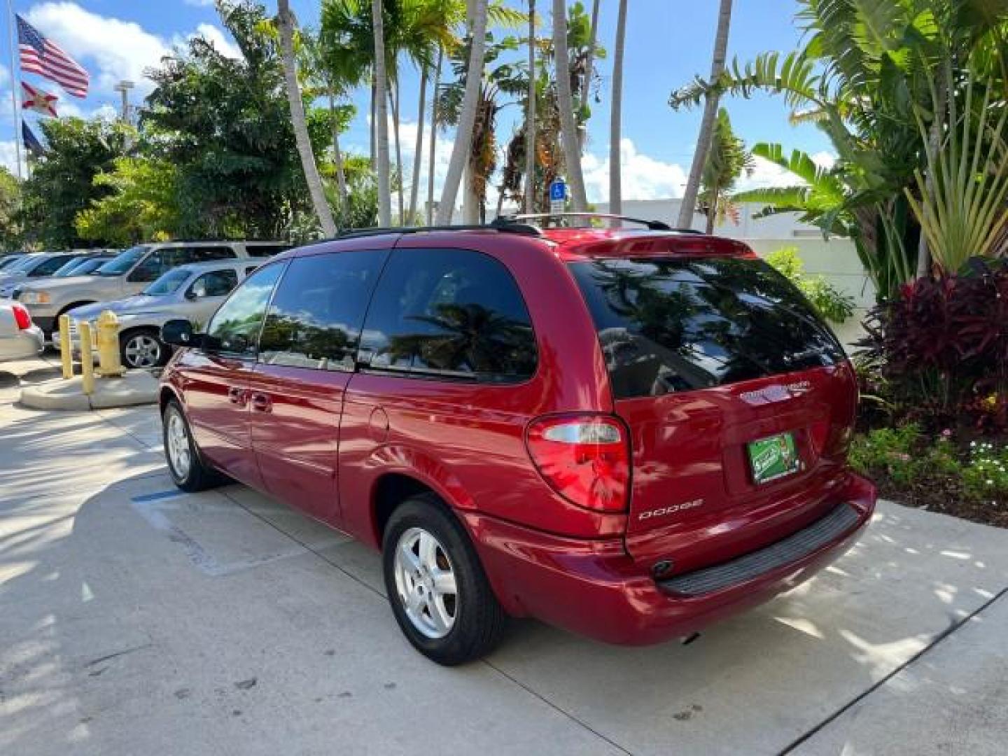 2007 Red Crystal Pearl /Medium Slate Gray Dodge Grand Caravan FL SXT LOW MILES 51,637 (2D4GP44L97R) with an 3.8L OHV V6 Engine engine, Automatic transmission, located at 4701 North Dixie Hwy, Pompano Beach, FL, 33064, (954) 422-2889, 26.240938, -80.123474 - OUR WEBPAGE FLORIDACARS1.COM HAS OVER 100 PHOTOS AND FREE CARFAX LINK 2007 DODGE GRAND CARAVAN SXT ROAD READY 3.8L V6 VIN: 2D4GP44L97R287301 NO RECALLS 25 MPG VAN FLORIDA OWNER 3.8L V6 F LOW MILES 51,637 GASOLINE 3 ROW SEATS POWER SLIDING DOORS FRONT WHEEL DRIVE 22 SERVICE RECORDS POWER SEATS/MIRROR - Photo#5