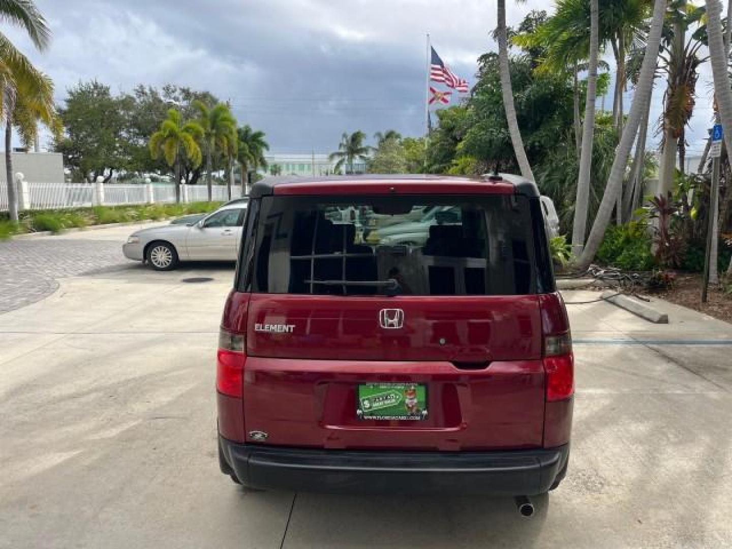 2007 Tango Red Pearl /Gray/Black Honda Element 21 SERV EX LOW MILES 73,349 (5J6YH18757L) with an 2.4L DOHC MPFI 16-Valve i-VTEC I4 Engine engine, Automatic transmission, located at 4701 North Dixie Hwy, Pompano Beach, FL, 33064, (954) 422-2889, 26.240938, -80.123474 - OUR WEBPAGE FLORIDACARS1.COM HAS OVER 100 PHOTOS AND FREE CARFAX LINK 2007 HONDA ELEMENT EX ROAD READY 2.4L I4 VIN: 5J6YH18757L011534 NO ACCIDENTS 4 DOOR WAGON/SPORT UTILITY LOW MILES 73,349 2.4L I4 F DOHC 16V 21 SERVICE RECORDS GASOLINE POWER MIRRORS FRONT WHEEL DRIVE 27 MPG Anti-Theft System Braki - Photo#6