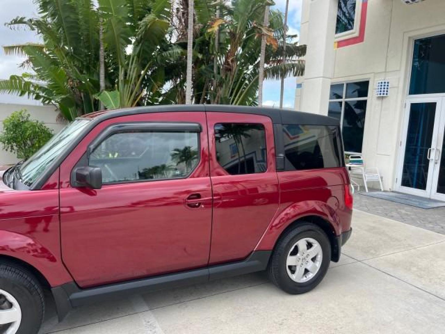 2007 Tango Red Pearl /Gray/Black Honda Element 21 SERV EX LOW MILES 73,349 (5J6YH18757L) with an 2.4L DOHC MPFI 16-Valve i-VTEC I4 Engine engine, Automatic transmission, located at 4701 North Dixie Hwy, Pompano Beach, FL, 33064, (954) 422-2889, 26.240938, -80.123474 - OUR WEBPAGE FLORIDACARS1.COM HAS OVER 100 PHOTOS AND FREE CARFAX LINK 2007 HONDA ELEMENT EX ROAD READY 2.4L I4 VIN: 5J6YH18757L011534 NO ACCIDENTS 4 DOOR WAGON/SPORT UTILITY LOW MILES 73,349 2.4L I4 F DOHC 16V 21 SERVICE RECORDS GASOLINE POWER MIRRORS FRONT WHEEL DRIVE 27 MPG Anti-Theft System Braki - Photo#77