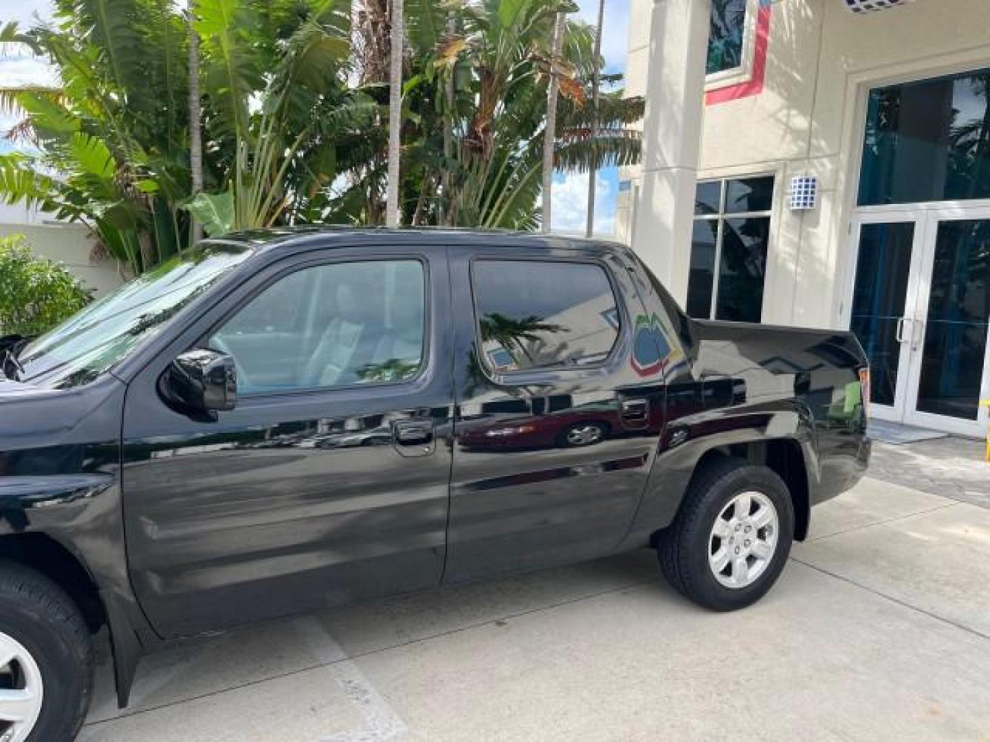 2006 Nighthawk Black Pearl /Gray Honda Ridgeline RTL SUNROOF LOW MILES 82,704 (2HJYK16546H) with an 3.5L SOHC PGM-FI 24-Valve VTEC V6 Engine engine, Automatic transmission, located at 4701 North Dixie Hwy, Pompano Beach, FL, 33064, (954) 422-2889, 26.240938, -80.123474 - OUR WEBPAGE FLORIDACARS1.COM HAS OVER 100 PHOTOS AND FREE CARFAX LINK 2006 HONDA RIDGELINE RTL ROAD READY 3.5L V6 VIN: 2HJYK16546H553594 NO ACCIDENTS CREW PICKUP NO RECALLS AWD 3.5L V6 F SOHC LOW MILES 82,704 GASOLINE POWER SUNROOF ALL WHEEL DRIVE 5 FT BED LENGHT POWER LEATHER SEATS 5.0' Bed Length - Photo#85