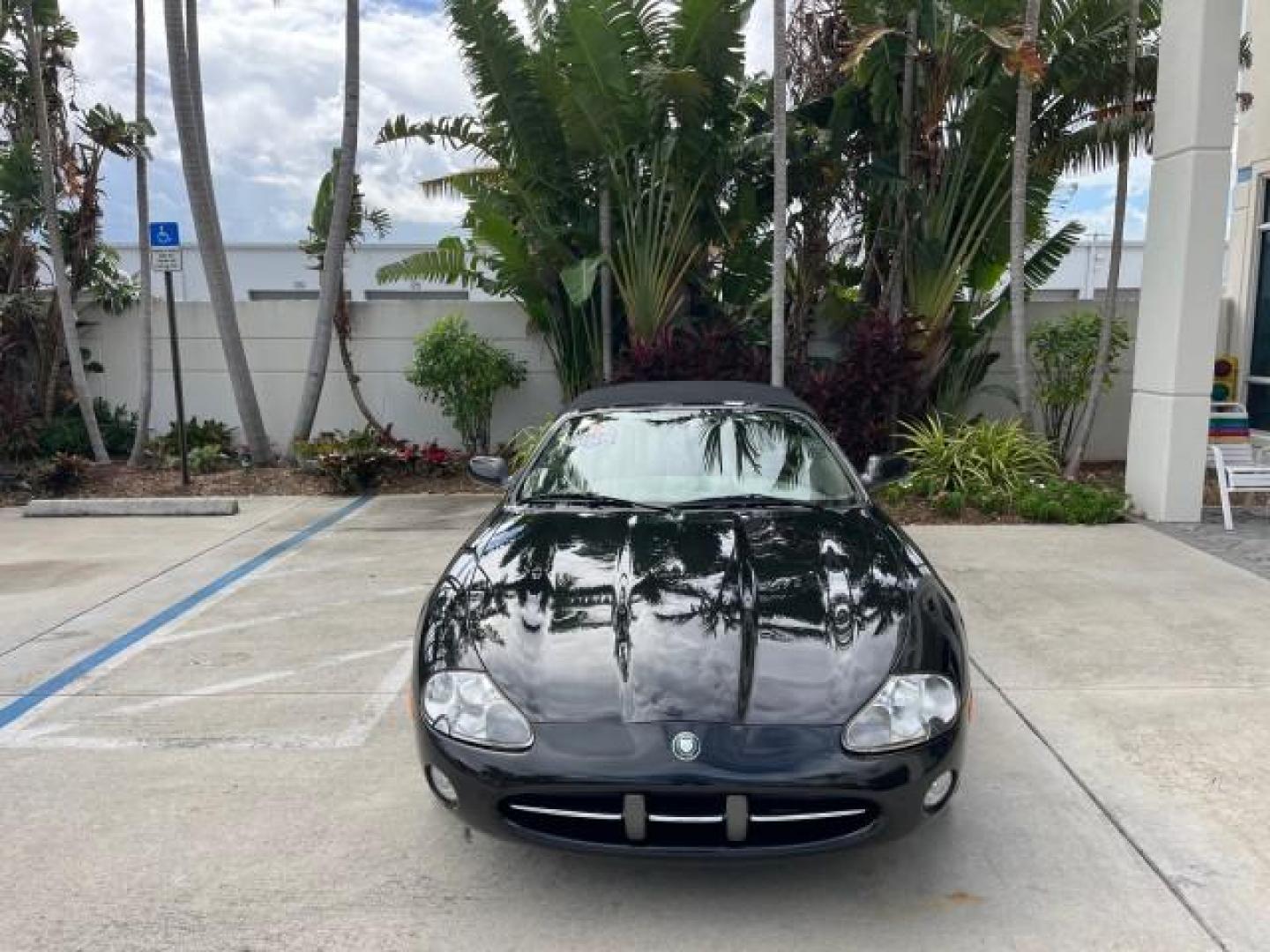 2001 Anthracite /Cashmere Jaguar XK8 1 OWNER LOW MILES 22,992 (SAJDA42C91N) with an 4.0L DOHC SPFI 32-Valve Aluminum Alloy V8 Engine engine, Automatic transmission, located at 4701 North Dixie Hwy, Pompano Beach, FL, 33064, (954) 422-2889, 26.240938, -80.123474 - OUR WEBPAGE FLORIDACARS1.COM HAS OVER 100 PHOTOS AND FREE CARFAX LINK 2001 JAGUAR XK-SERIES XK8 $75,855 NEW ROAD READY 4.0L V8 VIN: SAJDA42C91NA20320 NO ACCIDENTS 24 MPG CONVERTIBLE NO RECALLS 4.0L V8 F DOHC 32V POWER LEATHER SEATS GASOLINE 1 OWNER POWER CONVERTIBLE TOP REAR WHEEL DRIVE SUPER LOW MI - Photo#2