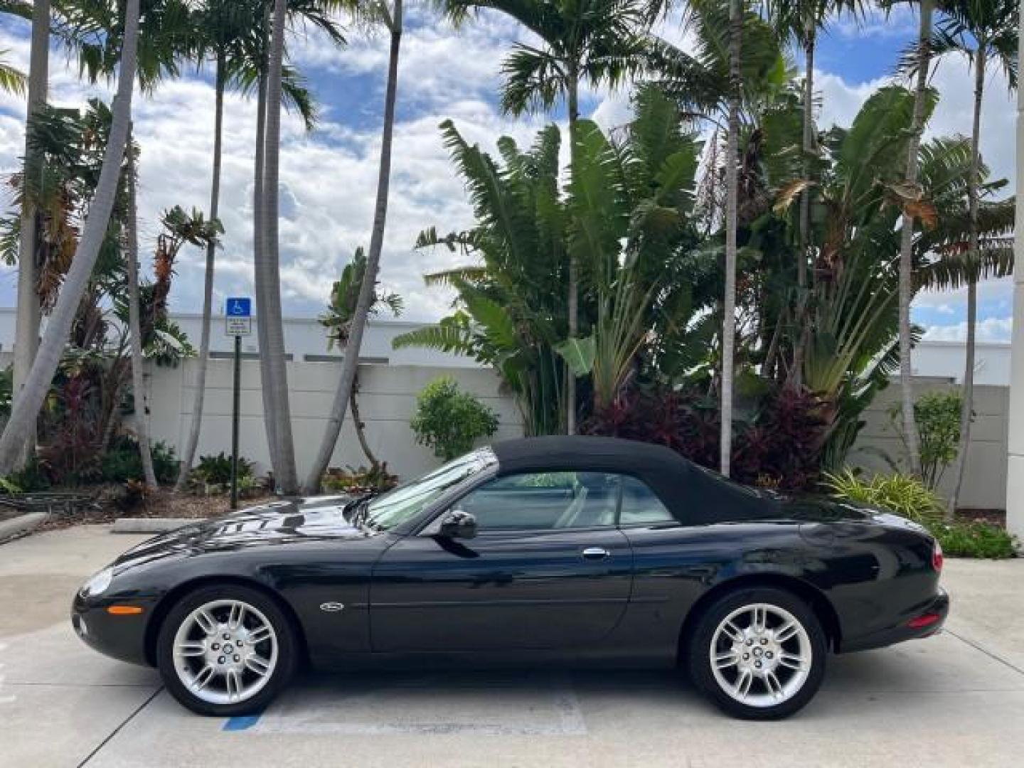 2001 Anthracite /Cashmere Jaguar XK8 1 OWNER LOW MILES 22,992 (SAJDA42C91N) with an 4.0L DOHC SPFI 32-Valve Aluminum Alloy V8 Engine engine, Automatic transmission, located at 4701 North Dixie Hwy, Pompano Beach, FL, 33064, (954) 422-2889, 26.240938, -80.123474 - OUR WEBPAGE FLORIDACARS1.COM HAS OVER 100 PHOTOS AND FREE CARFAX LINK 2001 JAGUAR XK-SERIES XK8 $75,855 NEW ROAD READY 4.0L V8 VIN: SAJDA42C91NA20320 NO ACCIDENTS 24 MPG CONVERTIBLE NO RECALLS 4.0L V8 F DOHC 32V POWER LEATHER SEATS GASOLINE 1 OWNER POWER CONVERTIBLE TOP REAR WHEEL DRIVE SUPER LOW MI - Photo#4