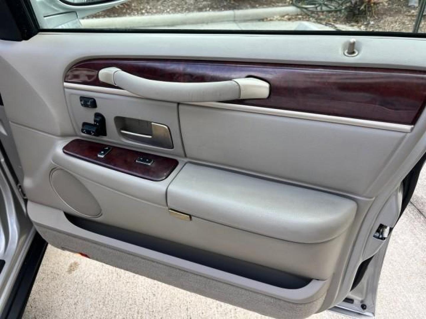 2005 Cashmere Tri-Coat /Shale/Dove Lincoln Town Car 1 FL Signature Limited LOW MILES 77,587 (1LNHM82W15Y) with an 4.6L SOHC SMPI V8 Engine engine, Automatic transmission, located at 4701 North Dixie Hwy, Pompano Beach, FL, 33064, (954) 422-2889, 26.240938, -80.123474 - OUR WEBPAGE FLORIDACARS1.COM HAS OVER 100 PHOTOS AND FREE CARFAX LINK 2005 LINCOLN TOWN CAR SIGNATURE LIMITED ROAD READY 4.6L V8 VIN: 1LNHM82W15Y640729 LOW MILES 77,587 SEDAN 4 DR NO RECALLS 4.6L V8 F OHV 16V 1 OWNER FLORIDA GASOLINE 32 SERVICE RECORDS POWER LEATHER SEATS REAR WHEEL DRIVE HEATED SEA - Photo#24