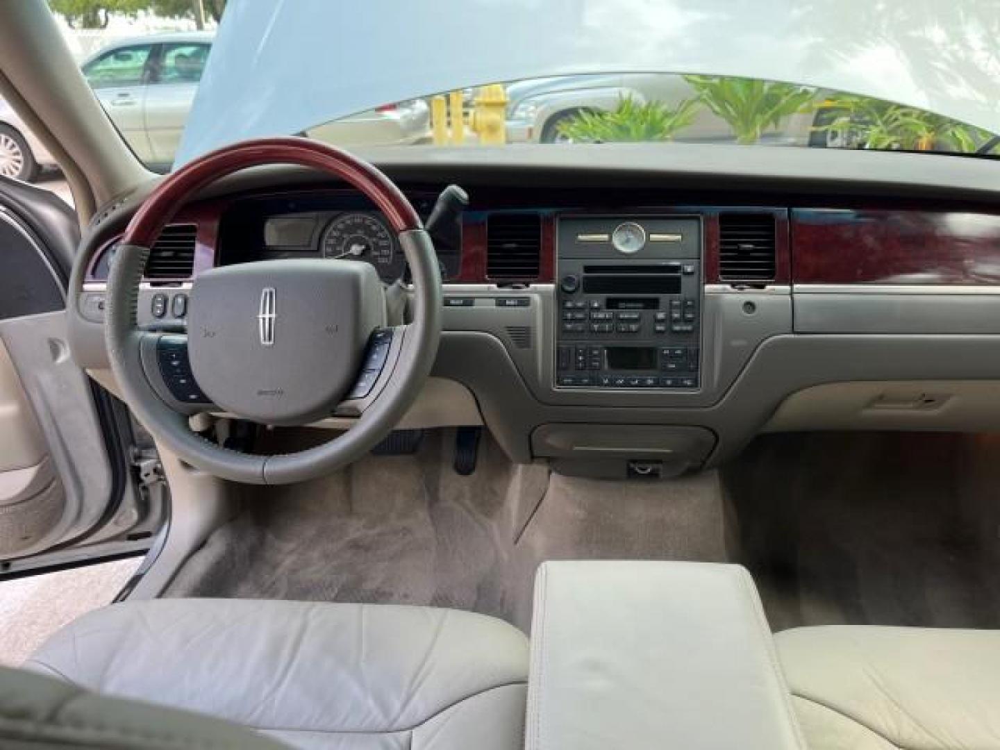 2005 Cashmere Tri-Coat /Shale/Dove Lincoln Town Car 1 FL Signature Limited LOW MILES 77,587 (1LNHM82W15Y) with an 4.6L SOHC SMPI V8 Engine engine, Automatic transmission, located at 4701 North Dixie Hwy, Pompano Beach, FL, 33064, (954) 422-2889, 26.240938, -80.123474 - OUR WEBPAGE FLORIDACARS1.COM HAS OVER 100 PHOTOS AND FREE CARFAX LINK 2005 LINCOLN TOWN CAR SIGNATURE LIMITED ROAD READY 4.6L V8 VIN: 1LNHM82W15Y640729 LOW MILES 77,587 SEDAN 4 DR NO RECALLS 4.6L V8 F OHV 16V 1 OWNER FLORIDA GASOLINE 32 SERVICE RECORDS POWER LEATHER SEATS REAR WHEEL DRIVE HEATED SEA - Photo#34