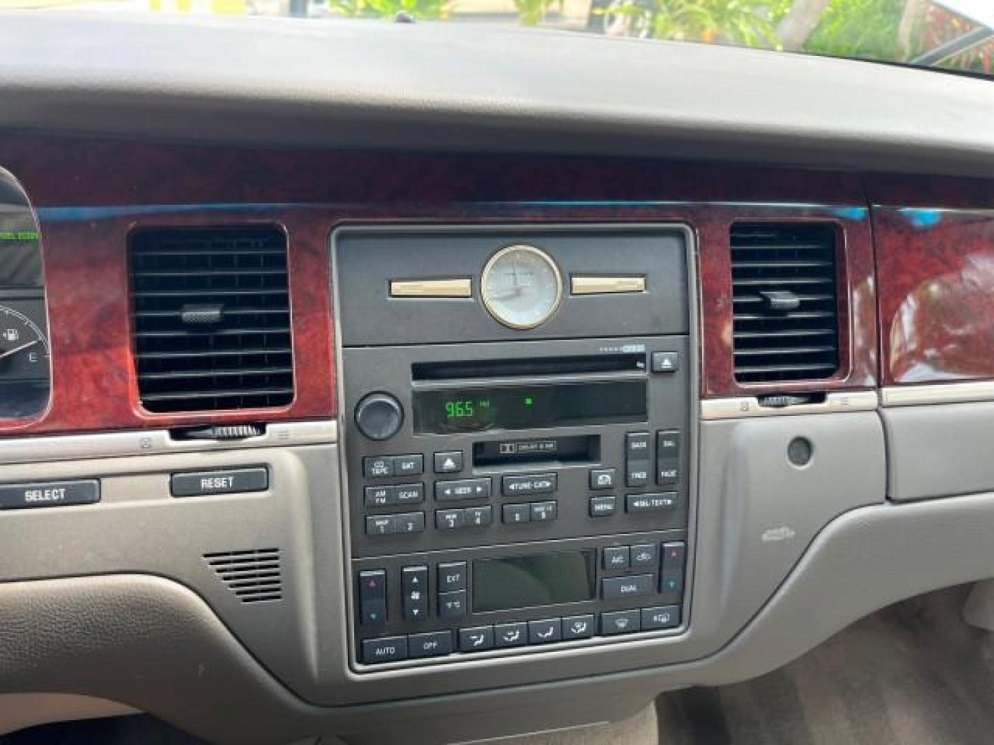 2005 Cashmere Tri-Coat /Shale/Dove Lincoln Town Car 1 FL Signature Limited LOW MILES 77,587 (1LNHM82W15Y) with an 4.6L SOHC SMPI V8 Engine engine, Automatic transmission, located at 4701 North Dixie Hwy, Pompano Beach, FL, 33064, (954) 422-2889, 26.240938, -80.123474 - OUR WEBPAGE FLORIDACARS1.COM HAS OVER 100 PHOTOS AND FREE CARFAX LINK 2005 LINCOLN TOWN CAR SIGNATURE LIMITED ROAD READY 4.6L V8 VIN: 1LNHM82W15Y640729 LOW MILES 77,587 SEDAN 4 DR NO RECALLS 4.6L V8 F OHV 16V 1 OWNER FLORIDA GASOLINE 32 SERVICE RECORDS POWER LEATHER SEATS REAR WHEEL DRIVE HEATED SEA - Photo#60