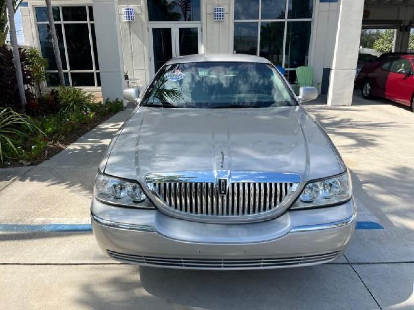 2005 Cashmere Tri-Coat /Shale/Dove Lincoln Town Car 1 FL Signature Limited LOW MILES 77,587 (1LNHM82W15Y) with an 4.6L SOHC SMPI V8 Engine engine, Automatic transmission, located at 4701 North Dixie Hwy, Pompano Beach, FL, 33064, (954) 422-2889, 26.240938, -80.123474 - OUR WEBPAGE FLORIDACARS1.COM HAS OVER 100 PHOTOS AND FREE CARFAX LINK 2005 LINCOLN TOWN CAR SIGNATURE LIMITED ROAD READY 4.6L V8 VIN: 1LNHM82W15Y640729 LOW MILES 77,587 SEDAN 4 DR NO RECALLS 4.6L V8 F OHV 16V 1 OWNER FLORIDA GASOLINE 32 SERVICE RECORDS POWER LEATHER SEATS REAR WHEEL DRIVE HEATED SEA - Photo#71