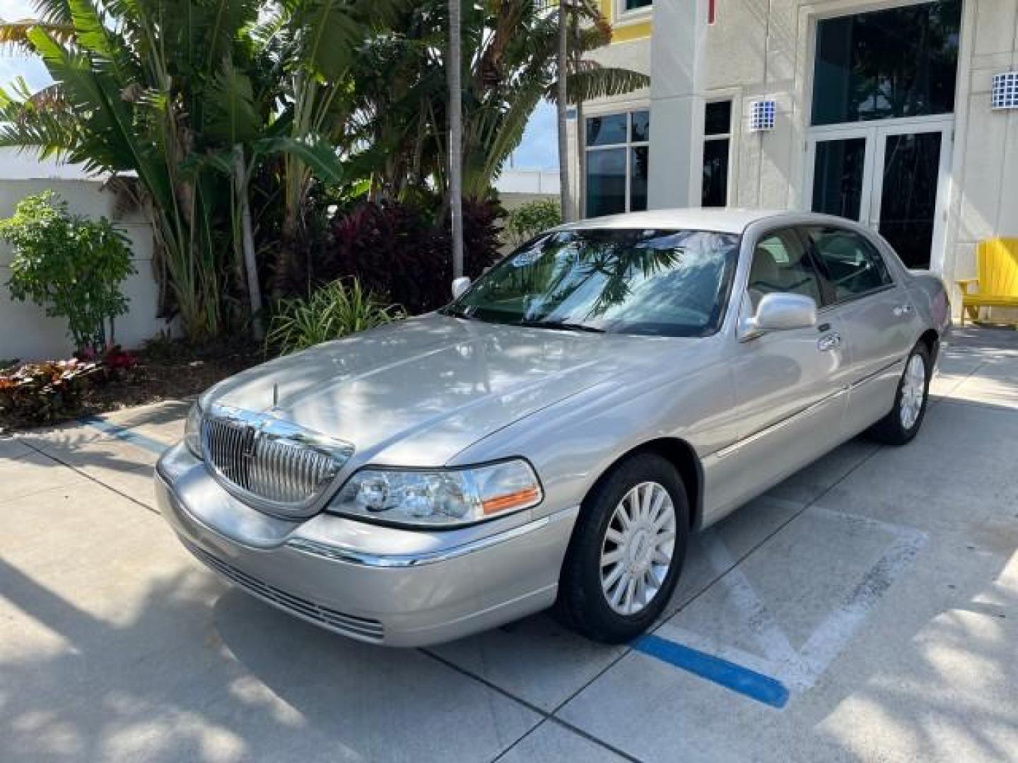 2005 Cashmere Tri-Coat /Shale/Dove Lincoln Town Car 1 FL Signature Limited LOW MILES 77,587 (1LNHM82W15Y) with an 4.6L SOHC SMPI V8 Engine engine, Automatic transmission, located at 4701 North Dixie Hwy, Pompano Beach, FL, 33064, (954) 422-2889, 26.240938, -80.123474 - OUR WEBPAGE FLORIDACARS1.COM HAS OVER 100 PHOTOS AND FREE CARFAX LINK 2005 LINCOLN TOWN CAR SIGNATURE LIMITED ROAD READY 4.6L V8 VIN: 1LNHM82W15Y640729 LOW MILES 77,587 SEDAN 4 DR NO RECALLS 4.6L V8 F OHV 16V 1 OWNER FLORIDA GASOLINE 32 SERVICE RECORDS POWER LEATHER SEATS REAR WHEEL DRIVE HEATED SEA - Photo#73