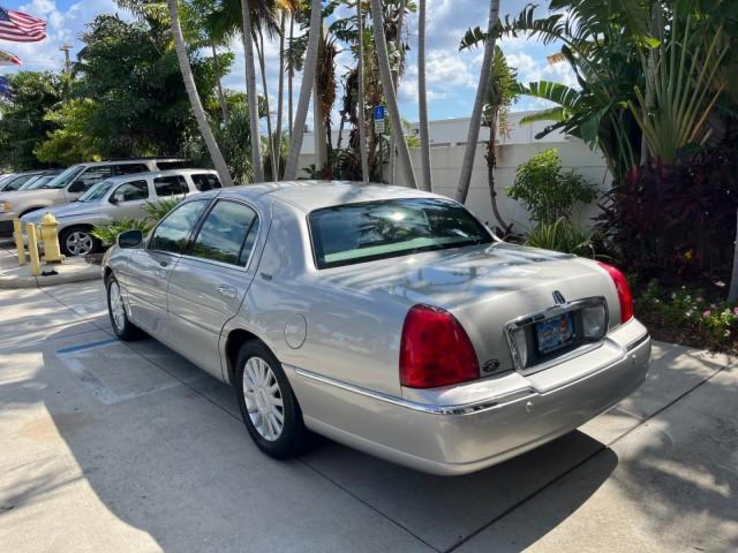 2005 Cashmere Tri-Coat /Shale/Dove Lincoln Town Car 1 FL Signature Limited LOW MILES 77,587 (1LNHM82W15Y) with an 4.6L SOHC SMPI V8 Engine engine, Automatic transmission, located at 4701 North Dixie Hwy, Pompano Beach, FL, 33064, (954) 422-2889, 26.240938, -80.123474 - OUR WEBPAGE FLORIDACARS1.COM HAS OVER 100 PHOTOS AND FREE CARFAX LINK 2005 LINCOLN TOWN CAR SIGNATURE LIMITED ROAD READY 4.6L V8 VIN: 1LNHM82W15Y640729 LOW MILES 77,587 SEDAN 4 DR NO RECALLS 4.6L V8 F OHV 16V 1 OWNER FLORIDA GASOLINE 32 SERVICE RECORDS POWER LEATHER SEATS REAR WHEEL DRIVE HEATED SEA - Photo#93