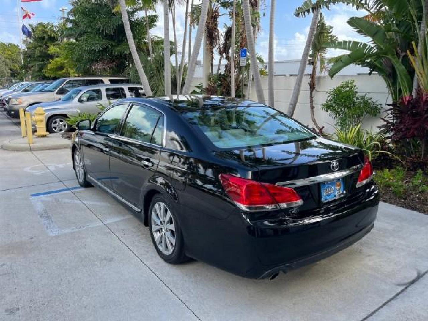 2011 Black /Light Gray Toyota Avalon 1 FL Limited LOW MILES 61,899 (4T1BK3DB5BU) with an 3.5L DOHC EFI 24-Valve V6 Engine engine, Automatic transmission, located at 4701 North Dixie Hwy, Pompano Beach, FL, 33064, (954) 422-2889, 26.240938, -80.123474 - OUR WEBPAGE FLORIDACARS1.COM HAS OVER 100 PHOTOS AND FREE CARFAX LINK 2011 TOYOTA AVALON LIMITED ROAD READY 3.5L V6 29 MPG VIN: 4T1BK3DB5BU387149 LOW MILES 61,899 SEDAN 4 DR 1 OWNER FLORIDA 3.5L V6 F DOHC 24V LIMITED NAVIGATION BLUETOOTH GASOLINE HEATED SEATS COOLED LEATHER SEATS FRONT WHEEL DRIVE B - Photo#7