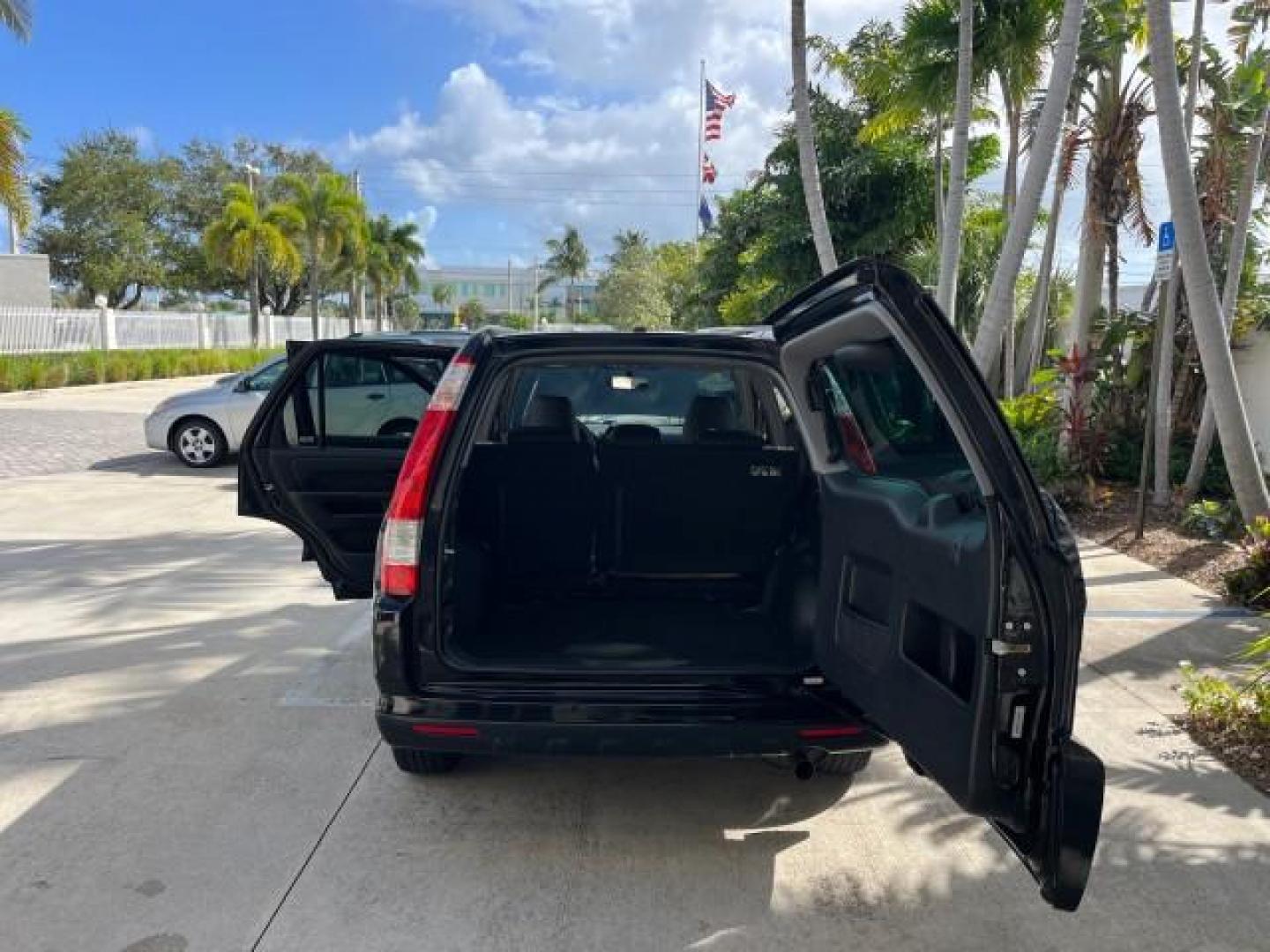 2005 Nighthawk Black Pearl /Black Honda CR-V 4WD EX SE LOW MILES 70,412 (SHSRD78915U) with an 2.4L DOHC MPFI 16-Valve i-VTEC I4 Engine engine, Automatic transmission, located at 4701 North Dixie Hwy, Pompano Beach, FL, 33064, (954) 422-2889, 26.240938, -80.123474 - OUR WEBPAGE FLORIDACARS1.COM HAS OVER 100 PHOTOS AND FREE CARFAX LINK 2005 HONDA CR-V SPECIAL EDITION ROAD READY 2.4L I4 VIN: SHSRD78915U305449 NO ACCIDENTS 27 MPG 4 DOOR WAGON/SPORT UTILITY NO RECALLS AWD 2.4L I4 F DOHC SPECIAL EDITION 1 OWNER HEATED SEATS GASOLINE POWER SUNROOF 38 SERVICE RECORDS - Photo#15