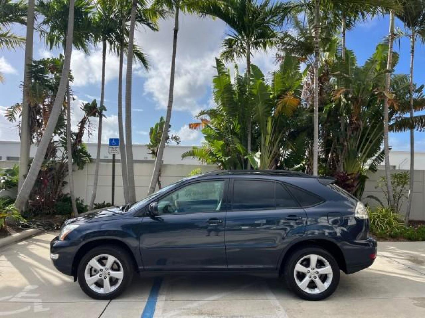 2007 Neptune Blue Mica /Light Gray Lexus RX 350 1 FL LOW MILES 67,914 (2T2GK31U57C) with an 3.5L DOHC SMPI 24-Valve V6 Engine engine, Automatic transmission, located at 4701 North Dixie Hwy, Pompano Beach, FL, 33064, (954) 422-2889, 26.240938, -80.123474 - OUR WEBPAGE FLORIDACARS1.COM HAS OVER 100 PHOTOS AND FREE CARFAX LINK 2007 LEXUS RX 350 NEW $44,434 ROAD READY VIN: 2T2GK31U57C023457 NO ACCIDENTS NO RECALLS DOOR WAGON/SPORT UTILITY 1 OWNER FLORIDA 3.5L V6 3.5L V6 F DOHC 24V LOW MILES 68,914 25 MPG GASOLINE POWER LEATHER SEATS FRONT WHEEL DRIVE POW - Photo#4