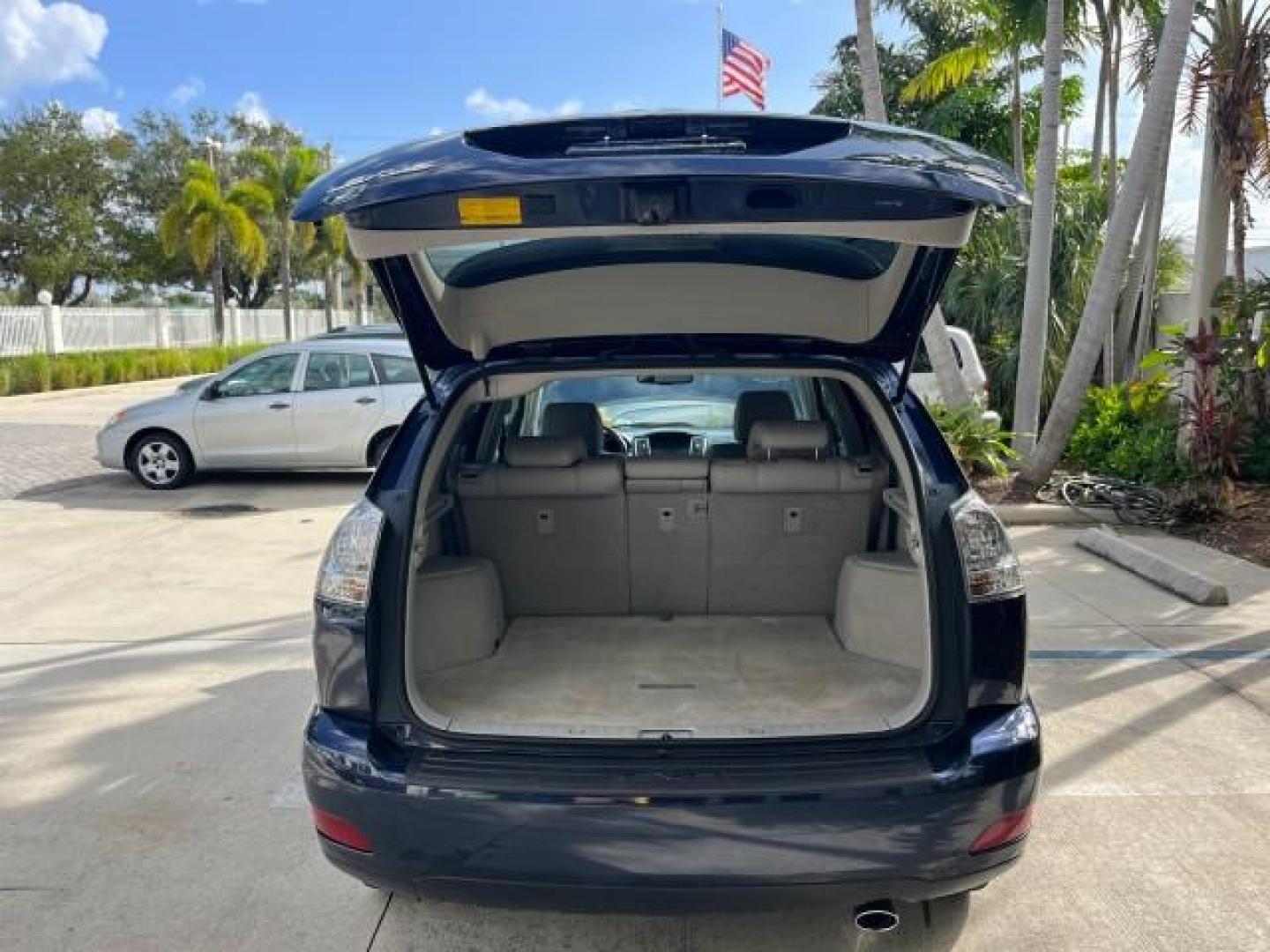 2007 Neptune Blue Mica /Light Gray Lexus RX 350 1 FL LOW MILES 67,914 (2T2GK31U57C) with an 3.5L DOHC SMPI 24-Valve V6 Engine engine, Automatic transmission, located at 4701 North Dixie Hwy, Pompano Beach, FL, 33064, (954) 422-2889, 26.240938, -80.123474 - OUR WEBPAGE FLORIDACARS1.COM HAS OVER 100 PHOTOS AND FREE CARFAX LINK 2007 LEXUS RX 350 NEW $44,434 ROAD READY VIN: 2T2GK31U57C023457 NO ACCIDENTS NO RECALLS DOOR WAGON/SPORT UTILITY 1 OWNER FLORIDA 3.5L V6 3.5L V6 F DOHC 24V LOW MILES 68,914 25 MPG GASOLINE POWER LEATHER SEATS FRONT WHEEL DRIVE POW - Photo#59