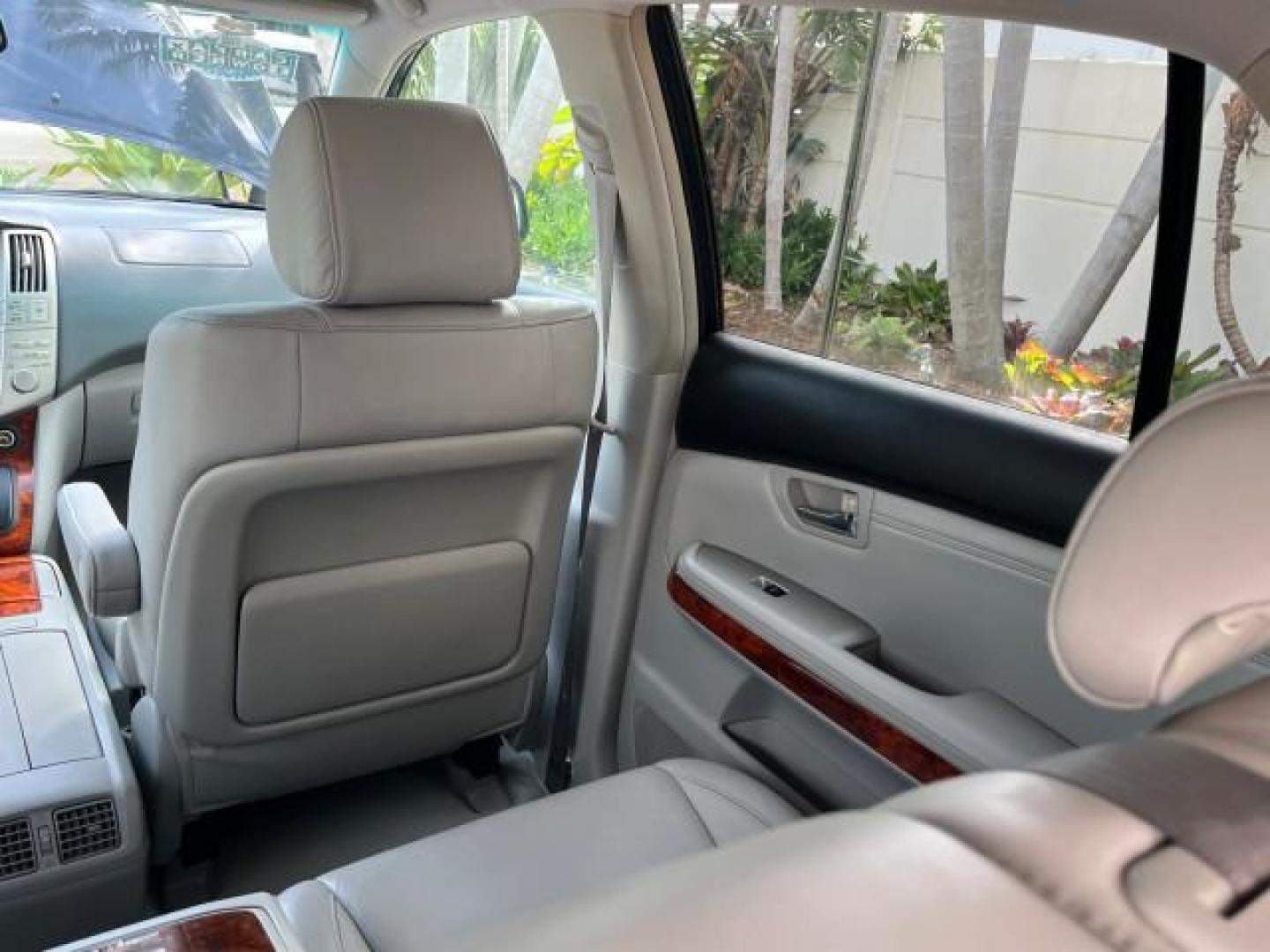 2007 Neptune Blue Mica /Light Gray Lexus RX 350 1 FL LOW MILES 67,914 (2T2GK31U57C) with an 3.5L DOHC SMPI 24-Valve V6 Engine engine, Automatic transmission, located at 4701 North Dixie Hwy, Pompano Beach, FL, 33064, (954) 422-2889, 26.240938, -80.123474 - OUR WEBPAGE FLORIDACARS1.COM HAS OVER 100 PHOTOS AND FREE CARFAX LINK 2007 LEXUS RX 350 NEW $44,434 ROAD READY VIN: 2T2GK31U57C023457 NO ACCIDENTS NO RECALLS DOOR WAGON/SPORT UTILITY 1 OWNER FLORIDA 3.5L V6 3.5L V6 F DOHC 24V LOW MILES 68,914 25 MPG GASOLINE POWER LEATHER SEATS FRONT WHEEL DRIVE POW - Photo#64