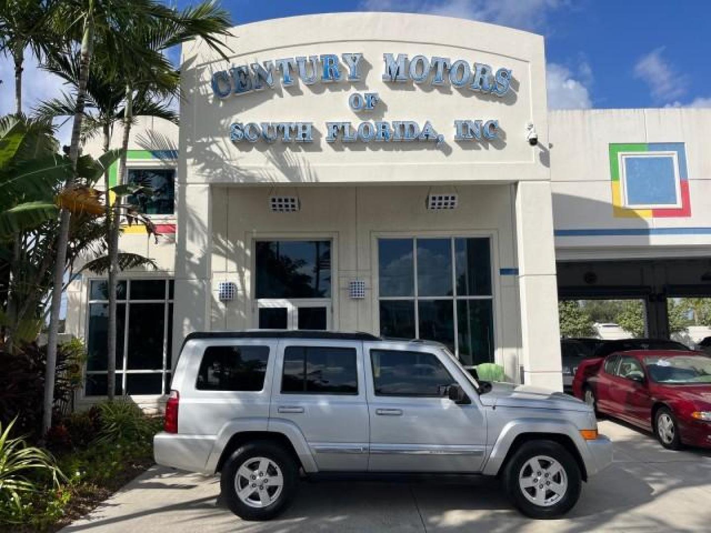 2006 Bright Silver Metallic /Slate Gray/Lt Graystone Jeep Commander 4WD LOW MILES 68,212 (1J8HG48K06C) with an 3.7L V6 Engine engine, Automatic transmission, located at 4701 North Dixie Hwy, Pompano Beach, FL, 33064, (954) 422-2889, 26.240938, -80.123474 - OUR WEBPAGE FLORIDACARS1.COM HAS OVER 100 PHOTOS AND FREE CARFAX LINK 2006 JEEP COMMANDER ROAD READY 3.7L V6 VIN: 1J8HG48K06C364916 NO ACCIDENTS 4X4 4 DOOR WAGON/SPORT UTILITY LOW MILES 68,212 3.7L V6 F POWER SEATS AWD GASOLINE 3 ROW SEATS 3 SUNROOFS REAR WHEEL DRIVE W/ 4X4 PARK SENSORS 18 SERVICE R - Photo#0