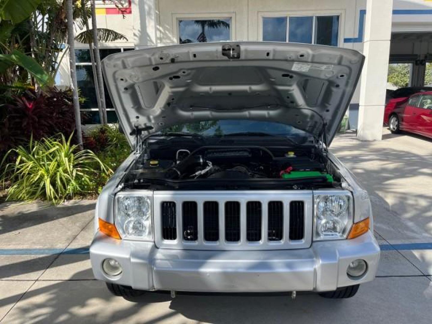 2006 Bright Silver Metallic /Slate Gray/Lt Graystone Jeep Commander 4WD LOW MILES 68,212 (1J8HG48K06C) with an 3.7L V6 Engine engine, Automatic transmission, located at 4701 North Dixie Hwy, Pompano Beach, FL, 33064, (954) 422-2889, 26.240938, -80.123474 - OUR WEBPAGE FLORIDACARS1.COM HAS OVER 100 PHOTOS AND FREE CARFAX LINK 2006 JEEP COMMANDER ROAD READY 3.7L V6 VIN: 1J8HG48K06C364916 NO ACCIDENTS 4X4 4 DOOR WAGON/SPORT UTILITY LOW MILES 68,212 3.7L V6 F POWER SEATS AWD GASOLINE 3 ROW SEATS 3 SUNROOFS REAR WHEEL DRIVE W/ 4X4 PARK SENSORS 18 SERVICE R - Photo#76