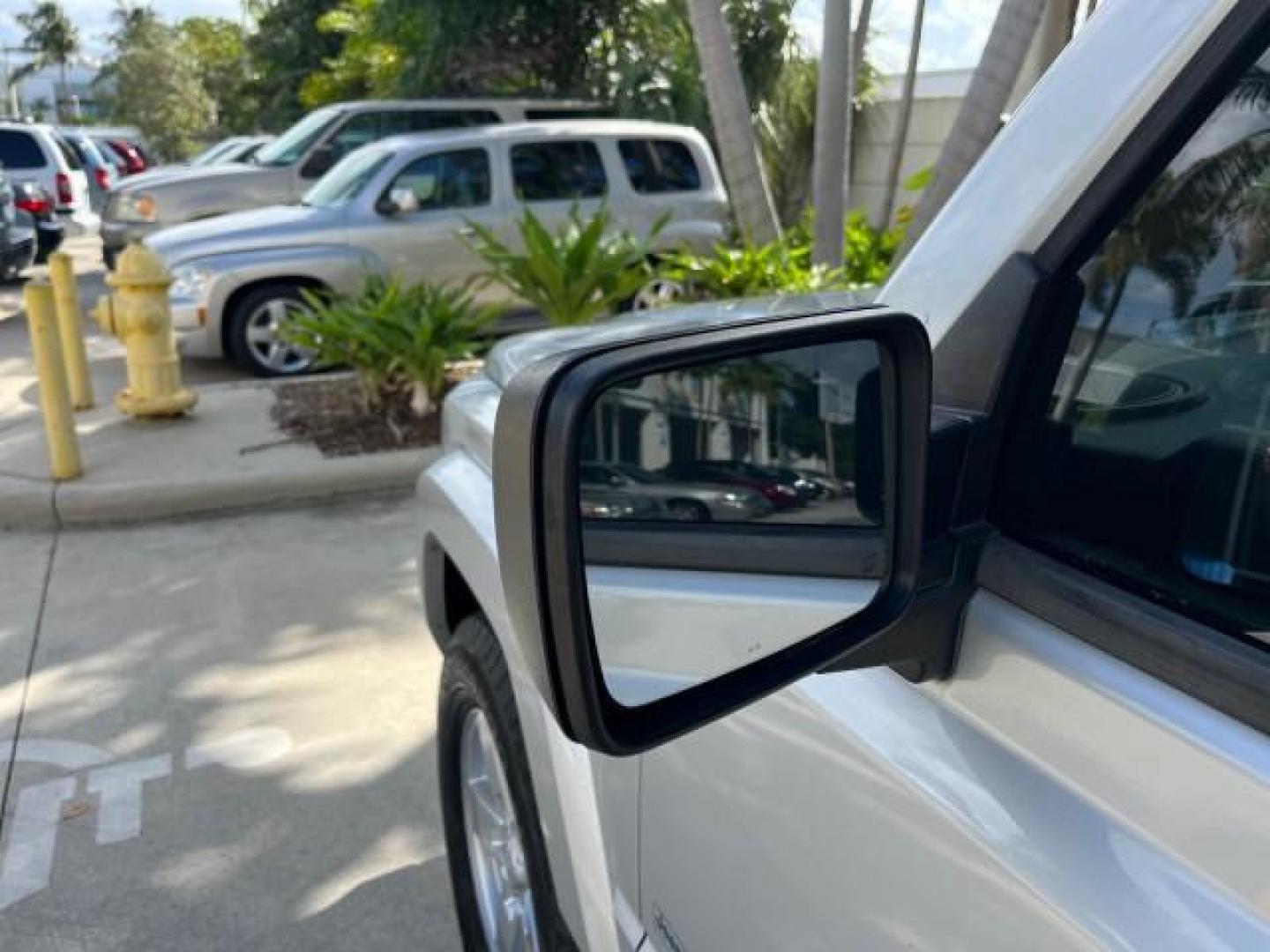 2006 Bright Silver Metallic /Slate Gray/Lt Graystone Jeep Commander 4WD LOW MILES 68,212 (1J8HG48K06C) with an 3.7L V6 Engine engine, Automatic transmission, located at 4701 North Dixie Hwy, Pompano Beach, FL, 33064, (954) 422-2889, 26.240938, -80.123474 - OUR WEBPAGE FLORIDACARS1.COM HAS OVER 100 PHOTOS AND FREE CARFAX LINK 2006 JEEP COMMANDER ROAD READY 3.7L V6 VIN: 1J8HG48K06C364916 NO ACCIDENTS 4X4 4 DOOR WAGON/SPORT UTILITY LOW MILES 68,212 3.7L V6 F POWER SEATS AWD GASOLINE 3 ROW SEATS 3 SUNROOFS REAR WHEEL DRIVE W/ 4X4 PARK SENSORS 18 SERVICE R - Photo#95