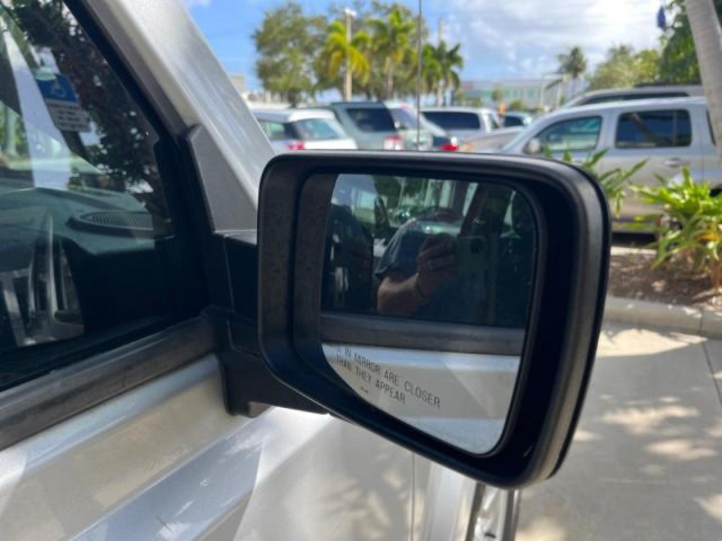 2006 Bright Silver Metallic /Slate Gray/Lt Graystone Jeep Commander 4WD LOW MILES 68,212 (1J8HG48K06C) with an 3.7L V6 Engine engine, Automatic transmission, located at 4701 North Dixie Hwy, Pompano Beach, FL, 33064, (954) 422-2889, 26.240938, -80.123474 - OUR WEBPAGE FLORIDACARS1.COM HAS OVER 100 PHOTOS AND FREE CARFAX LINK 2006 JEEP COMMANDER ROAD READY 3.7L V6 VIN: 1J8HG48K06C364916 NO ACCIDENTS 4X4 4 DOOR WAGON/SPORT UTILITY LOW MILES 68,212 3.7L V6 F POWER SEATS AWD GASOLINE 3 ROW SEATS 3 SUNROOFS REAR WHEEL DRIVE W/ 4X4 PARK SENSORS 18 SERVICE R - Photo#96