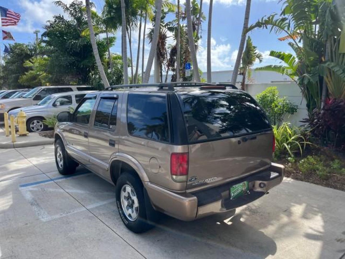 2004 Sandalwood Metallic /Medium Gray Chevrolet Blazer 4WD LS LOW MILES 85,272 (1GNDT13X54K) with an 4.3L Vortec 4300 V6 MFI Engine engine, Automatic transmission, located at 4701 North Dixie Hwy, Pompano Beach, FL, 33064, (954) 422-2889, 26.240938, -80.123474 - OUR WEBPAGE FLORIDACARS1.COM HAS OVER 100 PHOTOS AND FREE CARFAX LINK 2004 CHEVROLET BLAZER LS ROAD READY 4.3L V6 VIN: 1GNDT13X54K147505 NO ACCIDENTS 4 DOOR WAGON/SPORT UTILITY NO RECALLS 4X4 4.3L V6 F LOW MILES 85,272 GASOLINE 30 SERVICE RECORDS REAR WHEEL DRIVE W/ 4X4 4WD ON DEMAND 4WD Alloy Wheel - Photo#5