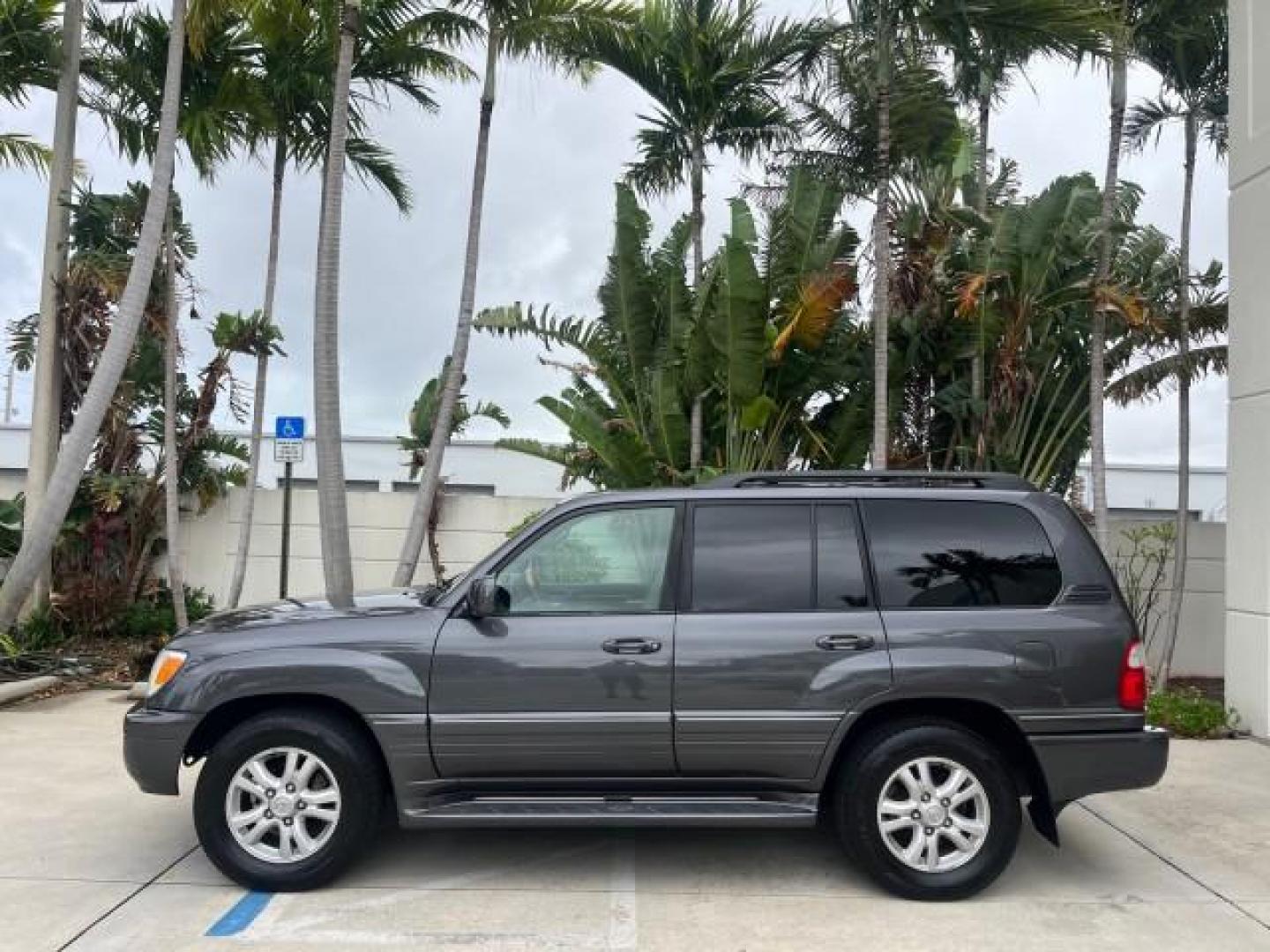 2004 Galactic Gray Mica /Gray Lexus LX 470 4WD LOW MILES 104,194 (JTJHT00W143) with an 4.7L DOHC SFI 32-Valve V8 Engine engine, Automatic transmission, located at 4701 North Dixie Hwy, Pompano Beach, FL, 33064, (954) 422-2889, 26.240938, -80.123474 - 2004 LEXUS LX 470 NEW $70,128 ROAD READY 4.7L V8 VIN: JTJHT00W143540859 NO ACCIDENTS NO RECALLS 4 DOOR WAGON/SPORT UTILITY FLORIDA OWNER LOW MILES 104,194 4.7L V8 F 32V 3 ROW SEATS ARE INCLUDED 19 SERVICE RECORDS AWD GASOLINE ALL WHEEL DRIVE POWER HEATED LEATHER SEATS ALL WHEEL DRIVE BACK UP CAMERA - Photo#4