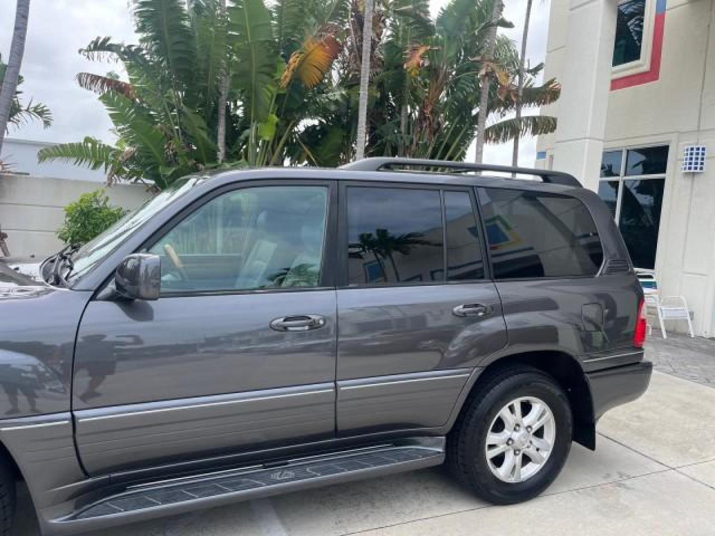 2004 Galactic Gray Mica /Gray Lexus LX 470 4WD LOW MILES 104,194 (JTJHT00W143) with an 4.7L DOHC SFI 32-Valve V8 Engine engine, Automatic transmission, located at 4701 North Dixie Hwy, Pompano Beach, FL, 33064, (954) 422-2889, 26.240938, -80.123474 - 2004 LEXUS LX 470 NEW $70,128 ROAD READY 4.7L V8 VIN: JTJHT00W143540859 NO ACCIDENTS NO RECALLS 4 DOOR WAGON/SPORT UTILITY FLORIDA OWNER LOW MILES 104,194 4.7L V8 F 32V 3 ROW SEATS ARE INCLUDED 19 SERVICE RECORDS AWD GASOLINE ALL WHEEL DRIVE POWER HEATED LEATHER SEATS ALL WHEEL DRIVE BACK UP CAMERA - Photo#92