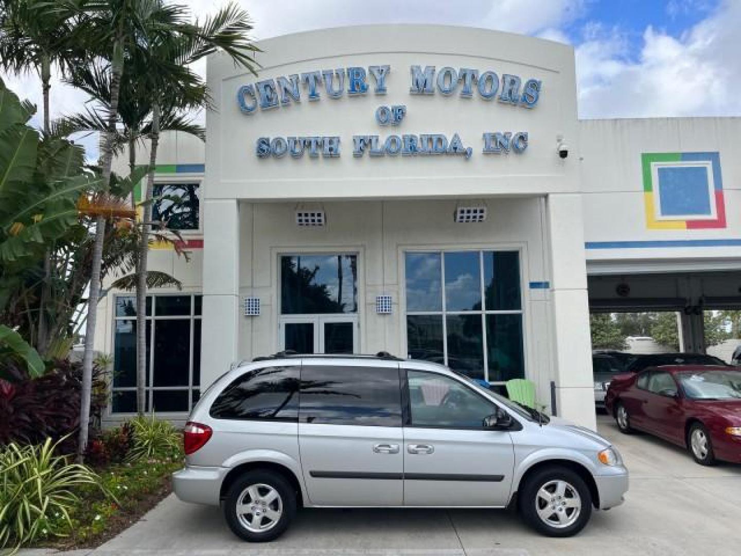 2006 Bright Silver Metallic /Medium Slate Gray Dodge Caravan 1 FL SXT LOW MILES 37,381 (1D4GP45R56B) with an 3.3L OHV V6 Engine engine, Automatic transmission, located at 4701 North Dixie Hwy, Pompano Beach, FL, 33064, (954) 422-2889, 26.240938, -80.123474 - OUR WEBPAGE FLORIDACARS1.COM HAS OVER 100 PHOTOS AND FREE CARFAX LINK 2006 DODGE CARAVAN SXT ROAD READY 3.3L V6 VIN: 1D4GP45R56B518761 NO ACCIDENTS VAN 17 SERVICE RECORDS NO RECALLS 3.3L V6 F OHV 26 MPG 1 OWNER FLORIDA GASOLINE POWER SEATS LOW MILES 37,381 FRONT WHEEL DRIVE POWER SLIDING DOOR 3 ROW - Photo#0