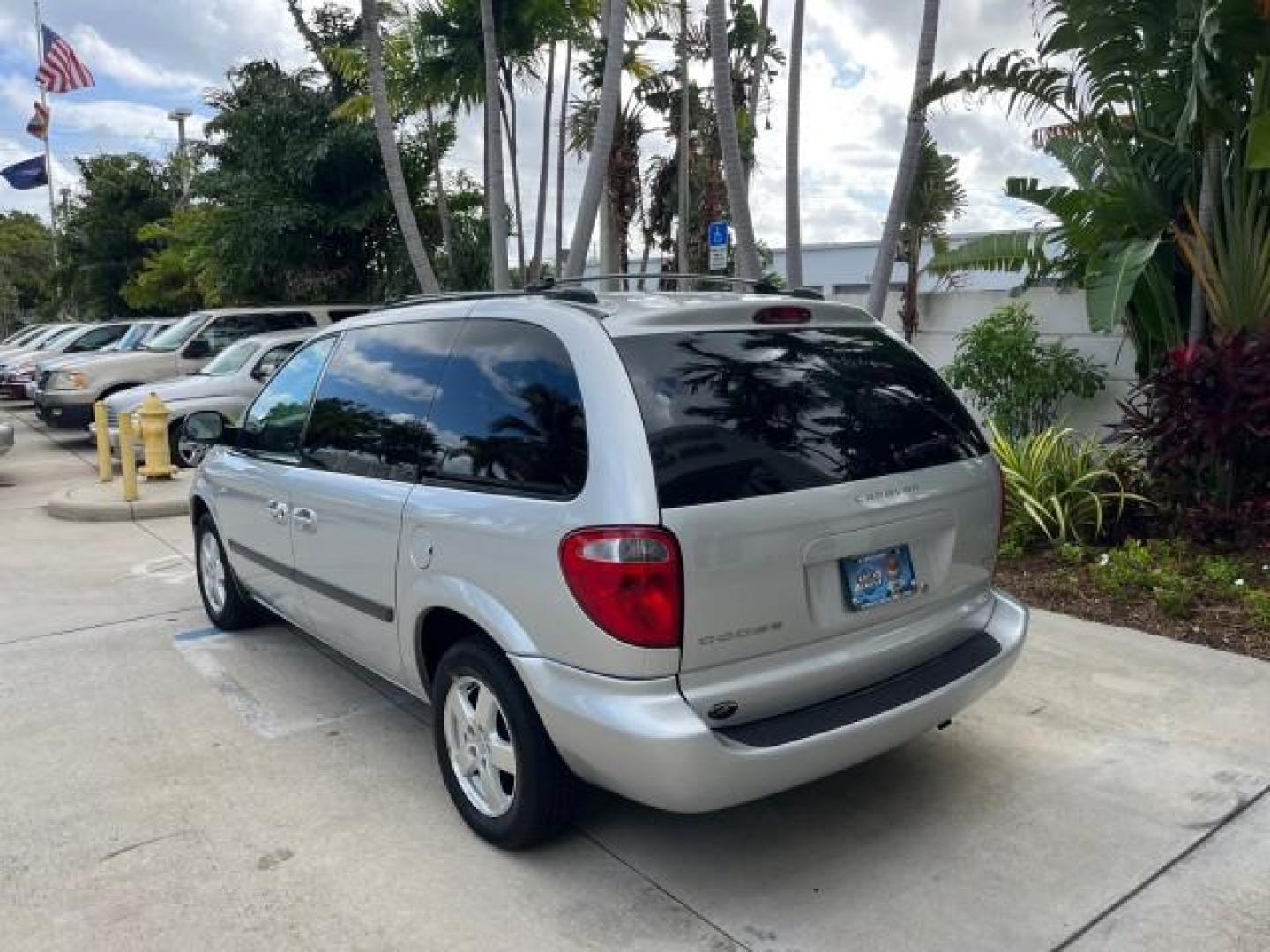 2006 Bright Silver Metallic /Medium Slate Gray Dodge Caravan 1 FL SXT LOW MILES 37,381 (1D4GP45R56B) with an 3.3L OHV V6 Engine engine, Automatic transmission, located at 4701 North Dixie Hwy, Pompano Beach, FL, 33064, (954) 422-2889, 26.240938, -80.123474 - OUR WEBPAGE FLORIDACARS1.COM HAS OVER 100 PHOTOS AND FREE CARFAX LINK 2006 DODGE CARAVAN SXT ROAD READY 3.3L V6 VIN: 1D4GP45R56B518761 NO ACCIDENTS VAN 17 SERVICE RECORDS NO RECALLS 3.3L V6 F OHV 26 MPG 1 OWNER FLORIDA GASOLINE POWER SEATS LOW MILES 37,381 FRONT WHEEL DRIVE POWER SLIDING DOOR 3 ROW - Photo#5