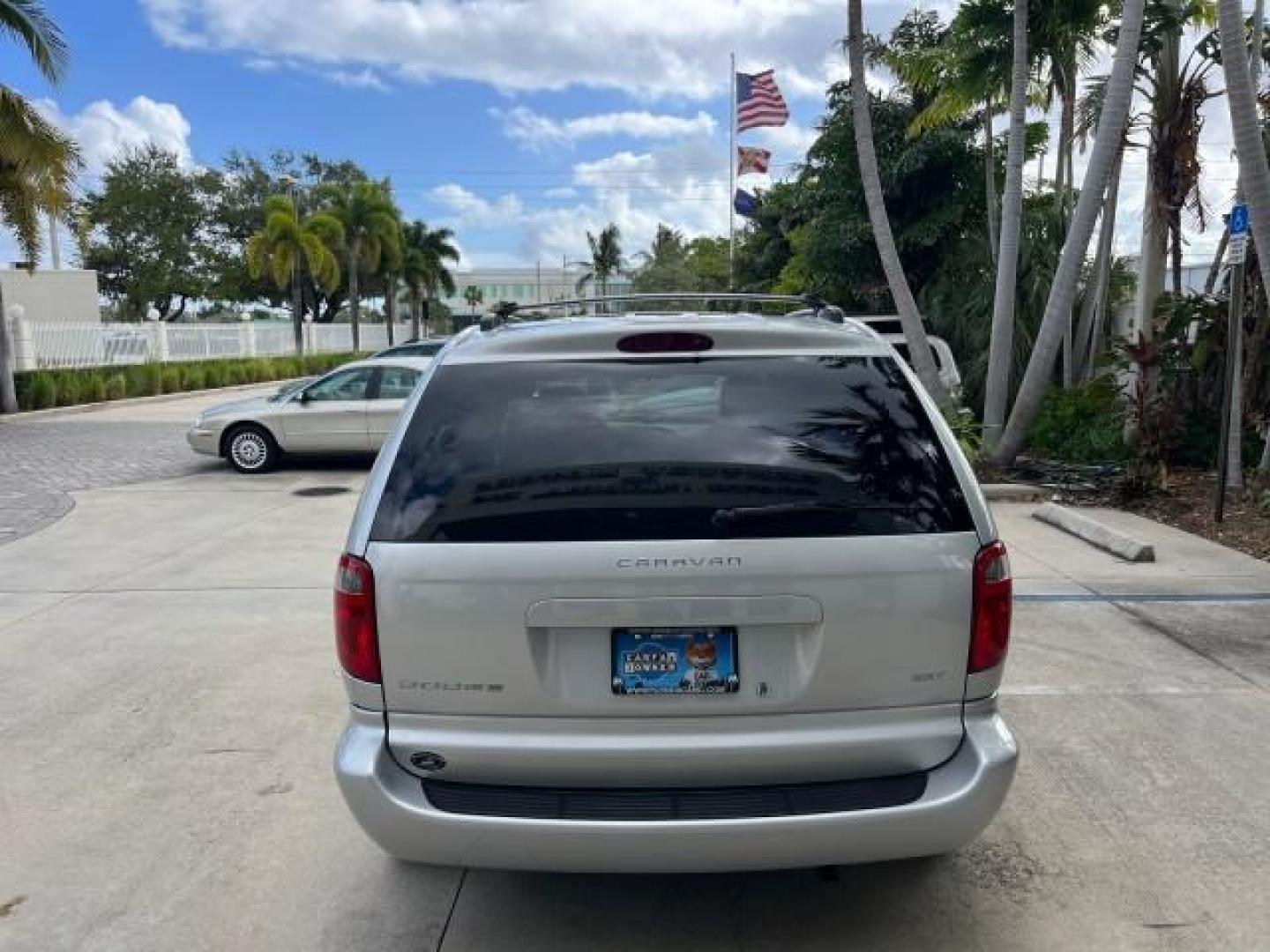 2006 Bright Silver Metallic /Medium Slate Gray Dodge Caravan 1 FL SXT LOW MILES 37,381 (1D4GP45R56B) with an 3.3L OHV V6 Engine engine, Automatic transmission, located at 4701 North Dixie Hwy, Pompano Beach, FL, 33064, (954) 422-2889, 26.240938, -80.123474 - OUR WEBPAGE FLORIDACARS1.COM HAS OVER 100 PHOTOS AND FREE CARFAX LINK 2006 DODGE CARAVAN SXT ROAD READY 3.3L V6 VIN: 1D4GP45R56B518761 NO ACCIDENTS VAN 17 SERVICE RECORDS NO RECALLS 3.3L V6 F OHV 26 MPG 1 OWNER FLORIDA GASOLINE POWER SEATS LOW MILES 37,381 FRONT WHEEL DRIVE POWER SLIDING DOOR 3 ROW - Photo#6