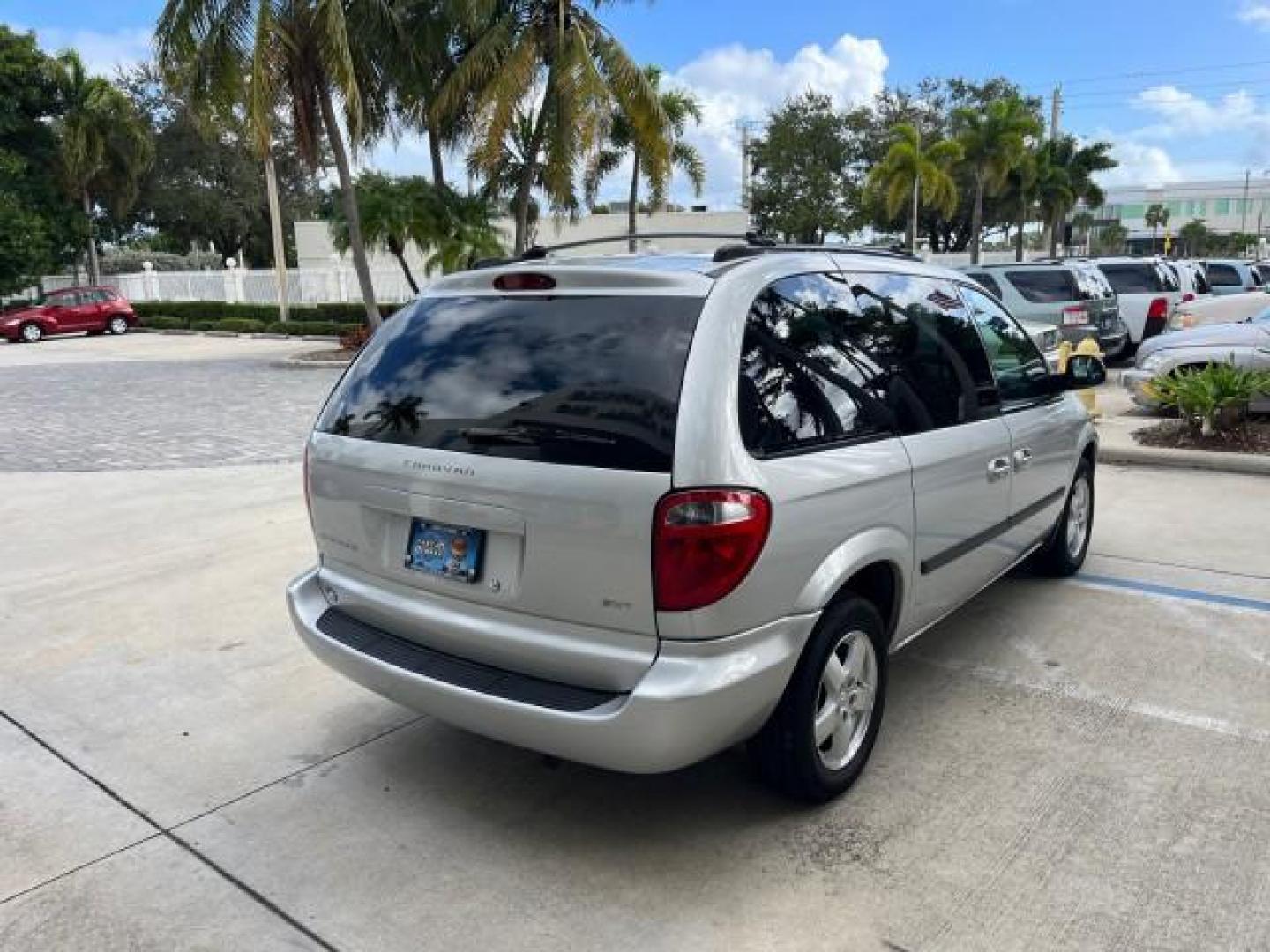 2006 Bright Silver Metallic /Medium Slate Gray Dodge Caravan 1 FL SXT LOW MILES 37,381 (1D4GP45R56B) with an 3.3L OHV V6 Engine engine, Automatic transmission, located at 4701 North Dixie Hwy, Pompano Beach, FL, 33064, (954) 422-2889, 26.240938, -80.123474 - OUR WEBPAGE FLORIDACARS1.COM HAS OVER 100 PHOTOS AND FREE CARFAX LINK 2006 DODGE CARAVAN SXT ROAD READY 3.3L V6 VIN: 1D4GP45R56B518761 NO ACCIDENTS VAN 17 SERVICE RECORDS NO RECALLS 3.3L V6 F OHV 26 MPG 1 OWNER FLORIDA GASOLINE POWER SEATS LOW MILES 37,381 FRONT WHEEL DRIVE POWER SLIDING DOOR 3 ROW - Photo#7