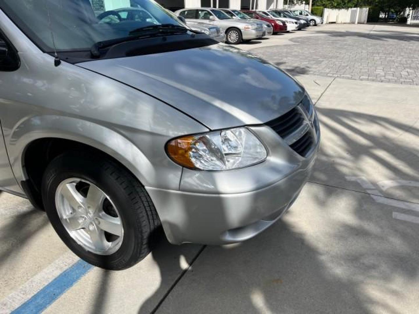 2006 Bright Silver Metallic /Medium Slate Gray Dodge Caravan 1 FL SXT LOW MILES 37,381 (1D4GP45R56B) with an 3.3L OHV V6 Engine engine, Automatic transmission, located at 4701 North Dixie Hwy, Pompano Beach, FL, 33064, (954) 422-2889, 26.240938, -80.123474 - OUR WEBPAGE FLORIDACARS1.COM HAS OVER 100 PHOTOS AND FREE CARFAX LINK 2006 DODGE CARAVAN SXT ROAD READY 3.3L V6 VIN: 1D4GP45R56B518761 NO ACCIDENTS VAN 17 SERVICE RECORDS NO RECALLS 3.3L V6 F OHV 26 MPG 1 OWNER FLORIDA GASOLINE POWER SEATS LOW MILES 37,381 FRONT WHEEL DRIVE POWER SLIDING DOOR 3 ROW - Photo#89