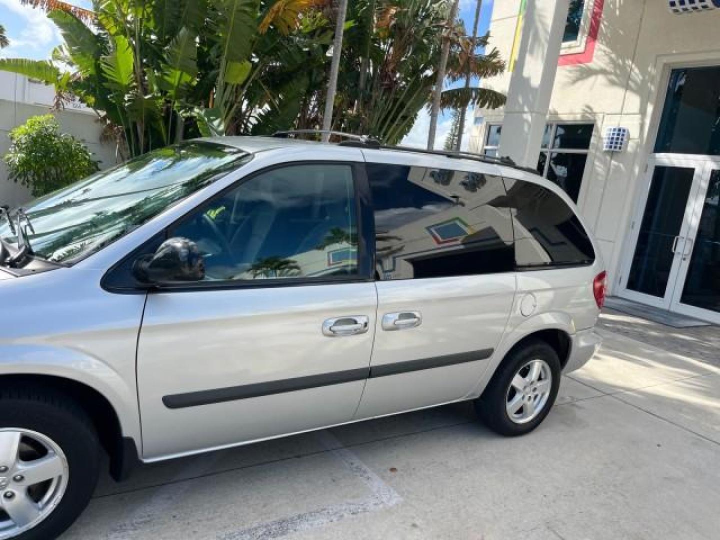 2006 Bright Silver Metallic /Medium Slate Gray Dodge Caravan 1 FL SXT LOW MILES 37,381 (1D4GP45R56B) with an 3.3L OHV V6 Engine engine, Automatic transmission, located at 4701 North Dixie Hwy, Pompano Beach, FL, 33064, (954) 422-2889, 26.240938, -80.123474 - OUR WEBPAGE FLORIDACARS1.COM HAS OVER 100 PHOTOS AND FREE CARFAX LINK 2006 DODGE CARAVAN SXT ROAD READY 3.3L V6 VIN: 1D4GP45R56B518761 NO ACCIDENTS VAN 17 SERVICE RECORDS NO RECALLS 3.3L V6 F OHV 26 MPG 1 OWNER FLORIDA GASOLINE POWER SEATS LOW MILES 37,381 FRONT WHEEL DRIVE POWER SLIDING DOOR 3 ROW - Photo#91