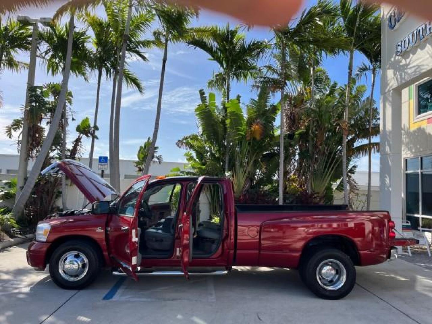 2007 Flame Red /Dark Slate Gray Dodge Ram 3500 1 FL DUALLY 6.7 TURBO DIESEL LO MI 53,485 (3D7ML48A47G) with an 6.7L Straight 6-Cyl Engine engine, Automatic transmission, located at 4701 North Dixie Hwy, Pompano Beach, FL, 33064, (954) 422-2889, 26.240938, -80.123474 - OUR WEBPAGE FLORIDACARS1.COM HAS OVER 100 PHOTOS AND FREE CARFAX LINK 2007 DODGE RAM 3500 ST ROAD READY WORK READY VIN: 3D7ML48A47G841313 NO ACCIDENTS NO RECALLS CREW PICKUP 5TH WHEEL HITCH 1 OWNER FLORIDA 6.7L I6 F LOW MILES 53,485 8,2 FT BED TURBO DIESEL POWER LEATHER SEATS REAR WHEEL DRIVE CUMMIN - Photo#8