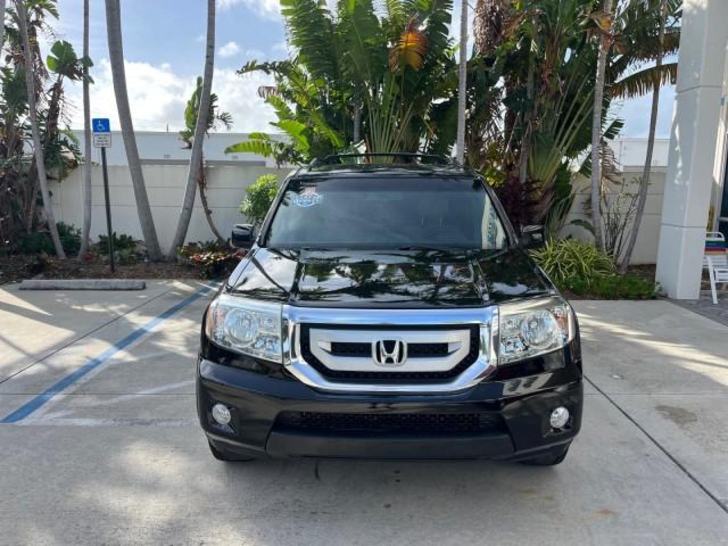 2011 Crystal Black Pearl /Gray Honda Pilot 1 FL EX-L LOW MILES 58,977 (5FNYF3H55BB) with an 3.5L SOHC MPFI 24-Valve i-VTEC V6 Engine engine, Automatic transmission, located at 4701 North Dixie Hwy, Pompano Beach, FL, 33064, (954) 422-2889, 26.240938, -80.123474 - OUR WEBPAGE FLORIDACARS1.COM HAS OVER 100 PHOTOS AND FREE CARFAX LINK 2011 HONDA PILOT EX-L ROAD READY 3.5L V6 VIN: 5FNYF3H55BB047158 NO ACCIDENTS NO RECALLS 4 DOOR WAGON/SPORT UTILITY 1 OWNER FLORIDA 3.5L V6 F SOHC 24V DUAL AC LOW MILES 58,977 GASOLINE 3 ROW SEATS POWER LEATHER SEATS FRONT WHEEL DR - Photo#2