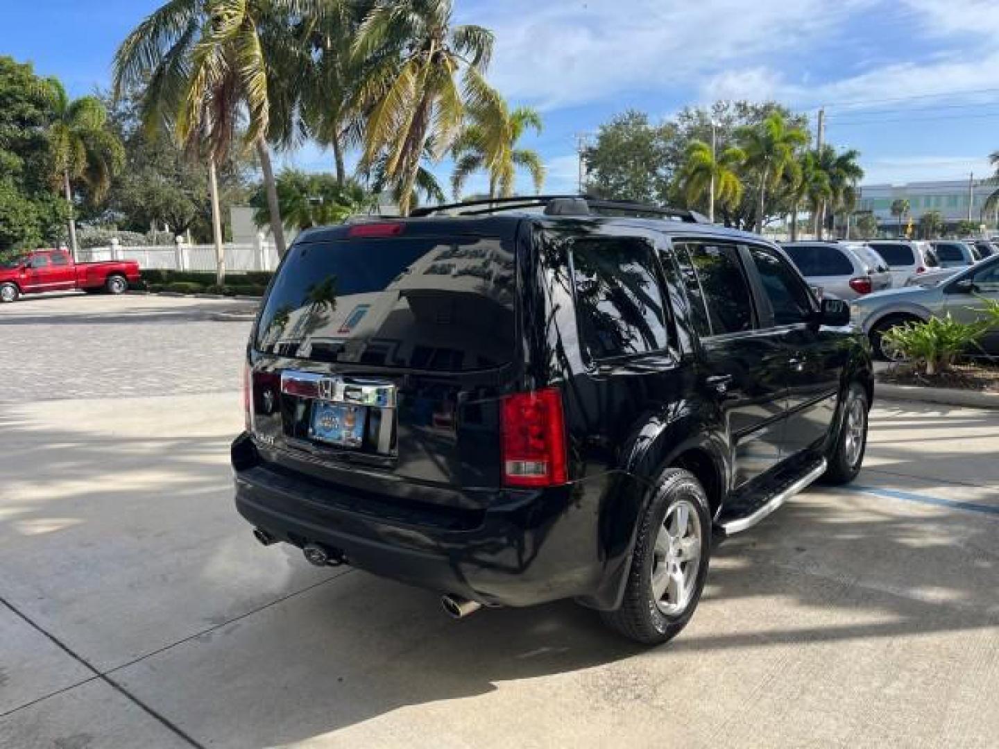 2011 Crystal Black Pearl /Gray Honda Pilot 1 FL EX-L LOW MILES 58,977 (5FNYF3H55BB) with an 3.5L SOHC MPFI 24-Valve i-VTEC V6 Engine engine, Automatic transmission, located at 4701 North Dixie Hwy, Pompano Beach, FL, 33064, (954) 422-2889, 26.240938, -80.123474 - OUR WEBPAGE FLORIDACARS1.COM HAS OVER 100 PHOTOS AND FREE CARFAX LINK 2011 HONDA PILOT EX-L ROAD READY 3.5L V6 VIN: 5FNYF3H55BB047158 NO ACCIDENTS NO RECALLS 4 DOOR WAGON/SPORT UTILITY 1 OWNER FLORIDA 3.5L V6 F SOHC 24V DUAL AC LOW MILES 58,977 GASOLINE 3 ROW SEATS POWER LEATHER SEATS FRONT WHEEL DR - Photo#7