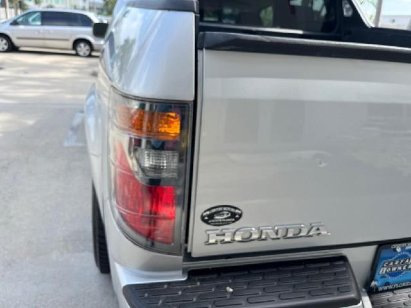 2007 Billet Silver Metallic /Gray Honda Ridgeline 1 OWNER RTL w/Leather LOW MILES 90,340 (2HJYK16587H) with an 3.5L SOHC PGM-FI 24-Valve VTEC V6 Engine engine, Automatic transmission, located at 4701 North Dixie Hwy, Pompano Beach, FL, 33064, (954) 422-2889, 26.240938, -80.123474 - OUR WEBPAGE FLORIDACARS1.COM HAS OVER 100 PHOTOS AND FREE CARFAX LINK 2007 HONDA RIDGELINE RTL ROAD READY 3.5L V6 VIN: 2HJYK16587H550716 NO ACCIDENTS SUNROOF CREW PICKUP NO RECALLS 4X4 3.5L V6 F SOHC 24V 1 OWNER FLORIDA GASOLINE AWD LOW MILES 90,340 FRONT WHEEL DRIVE W/ 4X4 5.0 FT BED POWER LEATHER - Photo#96