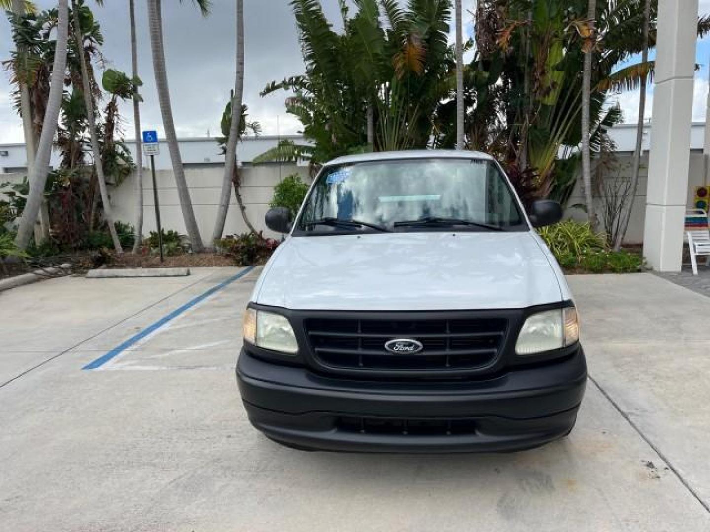 2003 Oxford White /Dark Graphite Ford F-150 1 FL XL LOW MILES 27,907 (2FTRF17L33C) with an 5.4L 8-Cyl Engine engine, Automatic transmission, located at 4701 North Dixie Hwy, Pompano Beach, FL, 33064, (954) 422-2889, 26.240938, -80.123474 - OUR WEBPAGE FLORIDACARS1.COM HAS OVER 100 PHOTOS AND FREE CARFAX LINK 2003 FORD F-150 XL LONG BED ROAD READY WORK READY VIN: 2FTRF17L33CA75039 NO ACCIDENTS 5.4L V8 PICKUP NO RECALLS 8.1FT BED 5.4L V8 F SOHC 16V 1 OWNER FLORIDA GASOLINE SUPER LOW MILES 27,907 REAR WHEEL DRIVE 18 SERVICE RECORDS Appro - Photo#2