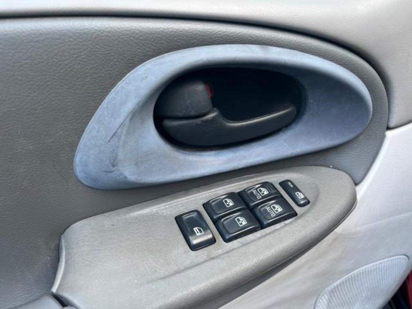 2002 Light Pewter Metallic /Dark Pewter Chevrolet TrailBlazer AWD LT LOW MILES 62,966 (1GNDT13S822) with an 4.2L Vortec 4200 DOHC SFI 24-Valve I6 Engine engine, Automatic transmission, located at 4701 North Dixie Hwy, Pompano Beach, FL, 33064, (954) 422-2889, 26.240938, -80.123474 - OUR WEBPAGE FLORIDACARS1.COM HAS OVER 100 PHOTOS AND FREE CARFAX LINK 2002 CHEVROLET TRAILBLAZER LS ROAD READY 4.2L V6 VIN: 1GNDT13S822215250 NO ACCIDENTS 4X4 4 DOOR WAGON/SPORT UTILITY NO RECALLS AWD 4.2L I6 F DOHC LOW MILES 62,966 GASOLINE FLORIDA OWNER SUNROOF REAR WHEEL DRIVE W/ 4X4 POWER LEATHE - Photo#9