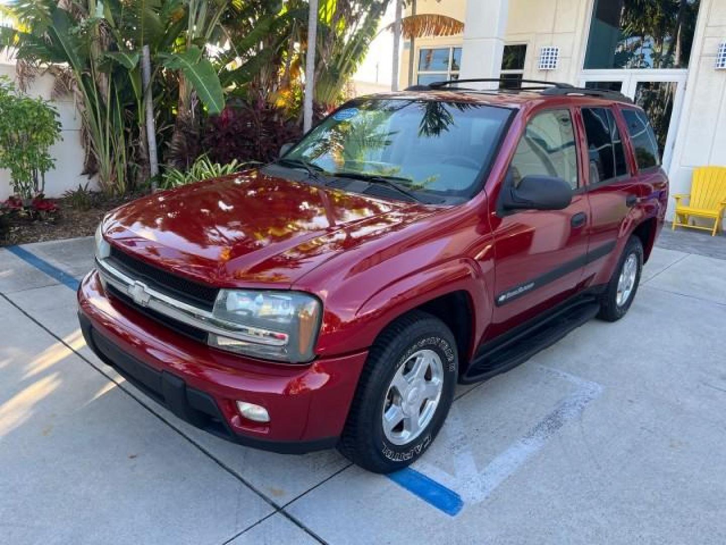 2002 Light Pewter Metallic /Dark Pewter Chevrolet TrailBlazer AWD LT LOW MILES 62,966 (1GNDT13S822) with an 4.2L Vortec 4200 DOHC SFI 24-Valve I6 Engine engine, Automatic transmission, located at 4701 North Dixie Hwy, Pompano Beach, FL, 33064, (954) 422-2889, 26.240938, -80.123474 - OUR WEBPAGE FLORIDACARS1.COM HAS OVER 100 PHOTOS AND FREE CARFAX LINK 2002 CHEVROLET TRAILBLAZER LS ROAD READY 4.2L V6 VIN: 1GNDT13S822215250 NO ACCIDENTS 4X4 4 DOOR WAGON/SPORT UTILITY NO RECALLS AWD 4.2L I6 F DOHC LOW MILES 62,966 GASOLINE FLORIDA OWNER SUNROOF REAR WHEEL DRIVE W/ 4X4 POWER LEATHE - Photo#78