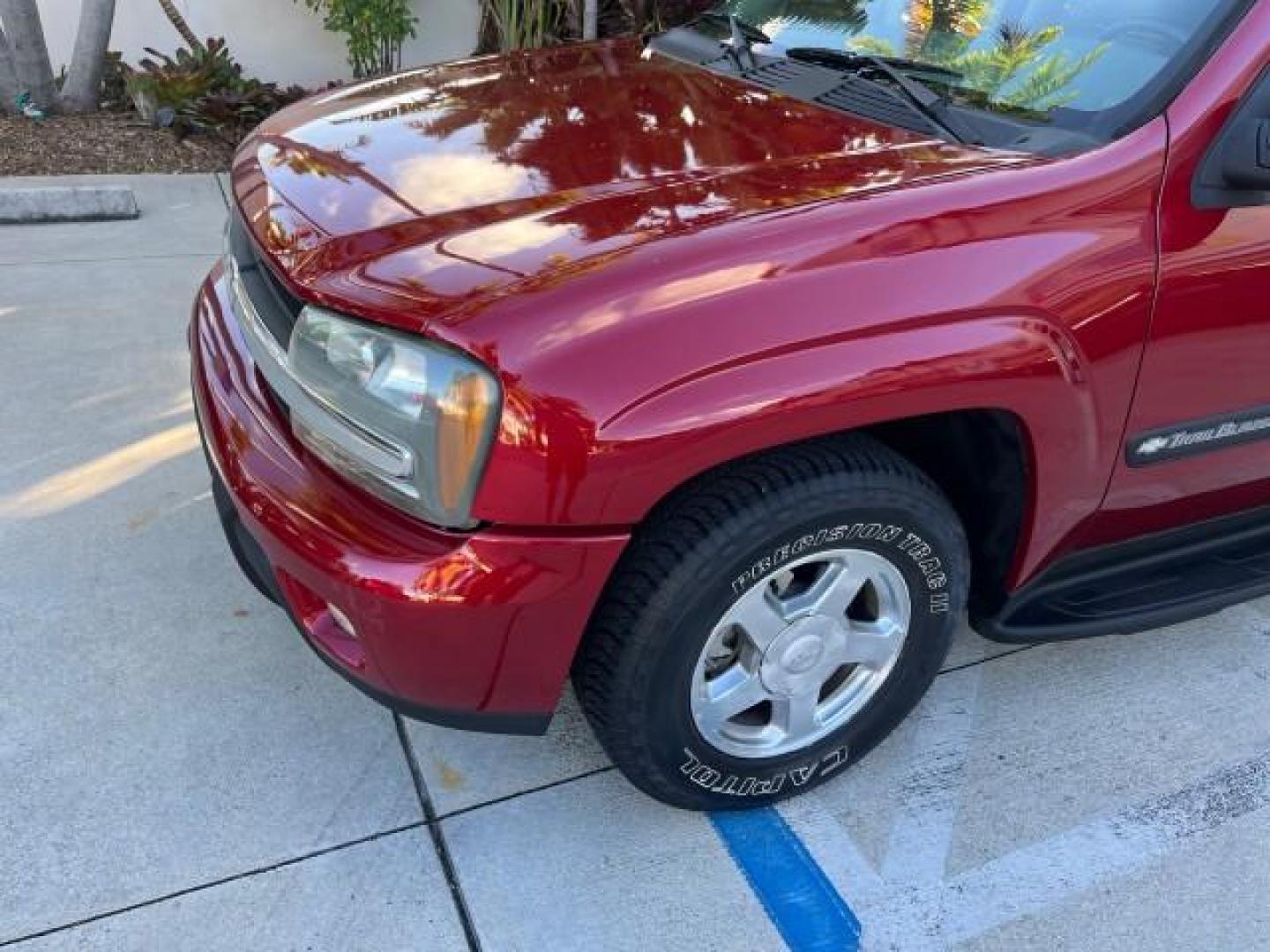 2002 Light Pewter Metallic /Dark Pewter Chevrolet TrailBlazer AWD LT LOW MILES 62,966 (1GNDT13S822) with an 4.2L Vortec 4200 DOHC SFI 24-Valve I6 Engine engine, Automatic transmission, located at 4701 North Dixie Hwy, Pompano Beach, FL, 33064, (954) 422-2889, 26.240938, -80.123474 - OUR WEBPAGE FLORIDACARS1.COM HAS OVER 100 PHOTOS AND FREE CARFAX LINK 2002 CHEVROLET TRAILBLAZER LS ROAD READY 4.2L V6 VIN: 1GNDT13S822215250 NO ACCIDENTS 4X4 4 DOOR WAGON/SPORT UTILITY NO RECALLS AWD 4.2L I6 F DOHC LOW MILES 62,966 GASOLINE FLORIDA OWNER SUNROOF REAR WHEEL DRIVE W/ 4X4 POWER LEATHE - Photo#80