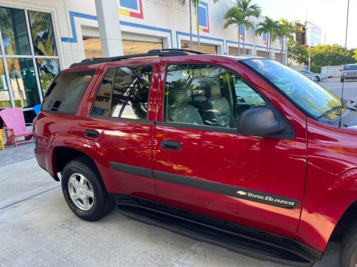 2002 Light Pewter Metallic /Dark Pewter Chevrolet TrailBlazer AWD LT LOW MILES 62,966 (1GNDT13S822) with an 4.2L Vortec 4200 DOHC SFI 24-Valve I6 Engine engine, Automatic transmission, located at 4701 North Dixie Hwy, Pompano Beach, FL, 33064, (954) 422-2889, 26.240938, -80.123474 - OUR WEBPAGE FLORIDACARS1.COM HAS OVER 100 PHOTOS AND FREE CARFAX LINK 2002 CHEVROLET TRAILBLAZER LS ROAD READY 4.2L V6 VIN: 1GNDT13S822215250 NO ACCIDENTS 4X4 4 DOOR WAGON/SPORT UTILITY NO RECALLS AWD 4.2L I6 F DOHC LOW MILES 62,966 GASOLINE FLORIDA OWNER SUNROOF REAR WHEEL DRIVE W/ 4X4 POWER LEATHE - Photo#83