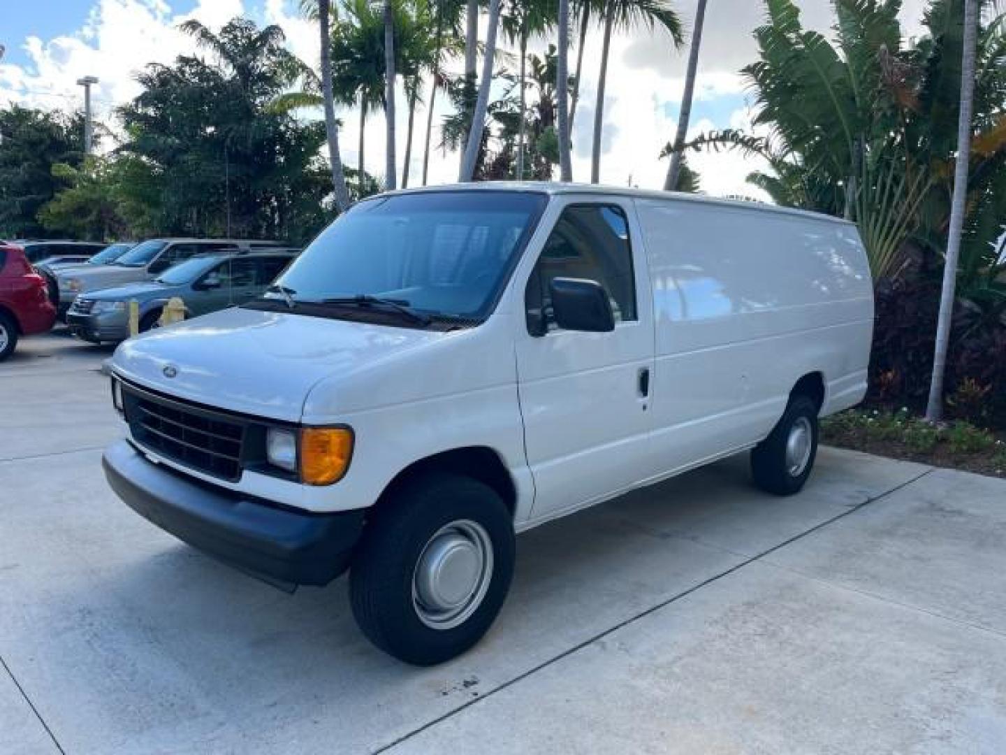 1994 WHITE /GREY Ford Econoline Cargo Van 350 EXT 1 FL LOW MILES 32,200 (1FTJS34H1RH) with an 5.8L EFI V8 Engine engine, Automatic transmission, located at 4701 North Dixie Hwy, Pompano Beach, FL, 33064, (954) 422-2889, 26.240938, -80.123474 - OUR WEBPAGE FLORIDACARS1.COM HAS OVER 100 PHOTOS AND FREE CARFAX LINK 1994 FORD E-350 SUPER EXT ROAD READY WORK READY VIN: 1FTJS34H1RHB36720 NO RECALLS 5.8L V8 VAN SUPER LOW MILES 32,200 5.8L V8 F 1 OWNER FLORIDA GASOLINE 5 SERVICE RECORDS REAR WHEEL DRIVE THIS IS ONE OF THE NICEST FORD S WE HAVE EV - Photo#3