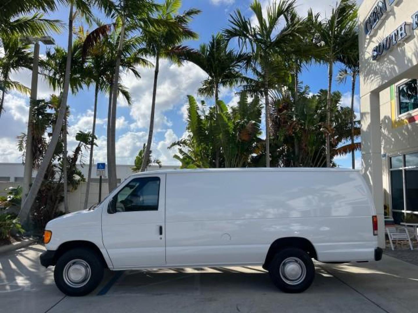 1994 WHITE /GREY Ford Econoline Cargo Van 350 EXT 1 FL LOW MILES 32,200 (1FTJS34H1RH) with an 5.8L EFI V8 Engine engine, Automatic transmission, located at 4701 North Dixie Hwy, Pompano Beach, FL, 33064, (954) 422-2889, 26.240938, -80.123474 - OUR WEBPAGE FLORIDACARS1.COM HAS OVER 100 PHOTOS AND FREE CARFAX LINK 1994 FORD E-350 SUPER EXT ROAD READY WORK READY VIN: 1FTJS34H1RHB36720 NO RECALLS 5.8L V8 VAN SUPER LOW MILES 32,200 5.8L V8 F 1 OWNER FLORIDA GASOLINE 5 SERVICE RECORDS REAR WHEEL DRIVE THIS IS ONE OF THE NICEST FORD S WE HAVE EV - Photo#4