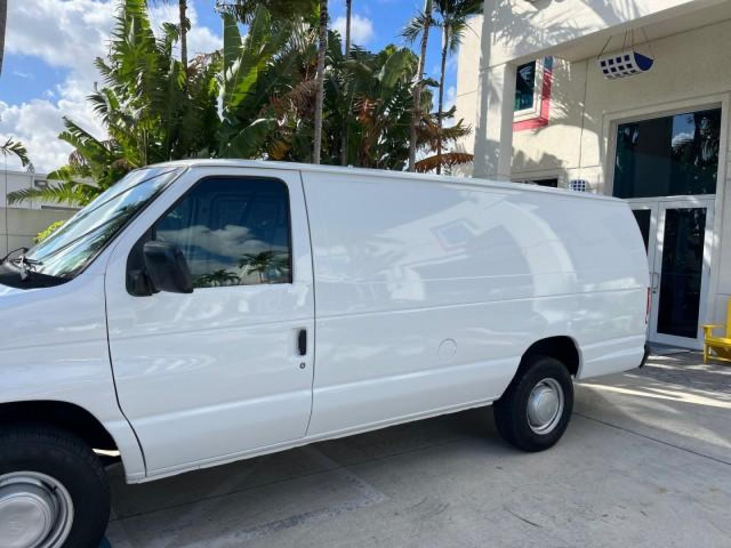 1994 WHITE /GREY Ford Econoline Cargo Van 350 EXT 1 FL LOW MILES 32,200 (1FTJS34H1RH) with an 5.8L EFI V8 Engine engine, Automatic transmission, located at 4701 North Dixie Hwy, Pompano Beach, FL, 33064, (954) 422-2889, 26.240938, -80.123474 - OUR WEBPAGE FLORIDACARS1.COM HAS OVER 100 PHOTOS AND FREE CARFAX LINK 1994 FORD E-350 SUPER EXT ROAD READY WORK READY VIN: 1FTJS34H1RHB36720 NO RECALLS 5.8L V8 VAN SUPER LOW MILES 32,200 5.8L V8 F 1 OWNER FLORIDA GASOLINE 5 SERVICE RECORDS REAR WHEEL DRIVE THIS IS ONE OF THE NICEST FORD S WE HAVE EV - Photo#76