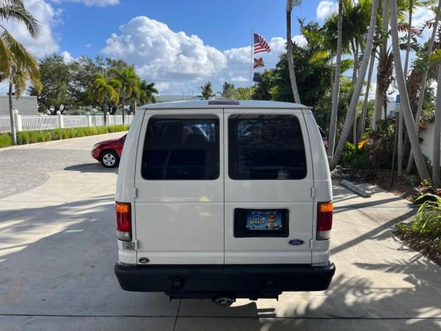 1994 WHITE /GREY Ford Econoline Cargo Van 350 EXT 1 FL LOW MILES 32,200 (1FTJS34H1RH) with an 5.8L EFI V8 Engine engine, Automatic transmission, located at 4701 North Dixie Hwy, Pompano Beach, FL, 33064, (954) 422-2889, 26.240938, -80.123474 - OUR WEBPAGE FLORIDACARS1.COM HAS OVER 100 PHOTOS AND FREE CARFAX LINK 1994 FORD E-350 SUPER EXT ROAD READY WORK READY VIN: 1FTJS34H1RHB36720 NO RECALLS 5.8L V8 VAN SUPER LOW MILES 32,200 5.8L V8 F 1 OWNER FLORIDA GASOLINE 5 SERVICE RECORDS REAR WHEEL DRIVE THIS IS ONE OF THE NICEST FORD S WE HAVE EV - Photo#89