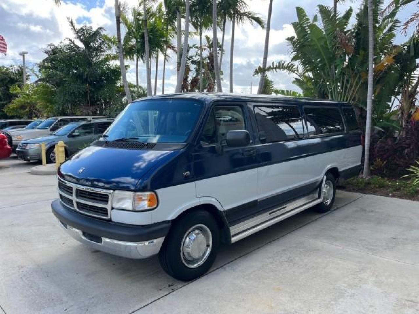 1995 BLUE /BLUE Dodge Ram Wagon EXT 15 PAS LOW MILES 69,523 (2B5WB35Z6SK) with an 5.9L MPI V8 Magnum Engine engine, Automatic transmission, located at 4701 North Dixie Hwy, Pompano Beach, FL, 33064, (954) 422-2889, 26.240938, -80.123474 - OUR WEBPAGE FLORIDACARS1.COM HAS OVER 100 PHOTOS AND FREE CARFAX LINK 1995 DODGE RAM VAN 3500 ROAD READY 5.9L V8 VIN: 2B5WB35Z6SK538547 NO ACCIDENTS VAN 15 PASSANGER 5.9L V8 F OHV 16V 4 ROW SEATS GASOLINE LOW MILES 69,523 REAR WHEEL DRIVE DUAL AC POWER MIRRORS Cloth Seats Running Boards Rear Air Con - Photo#3