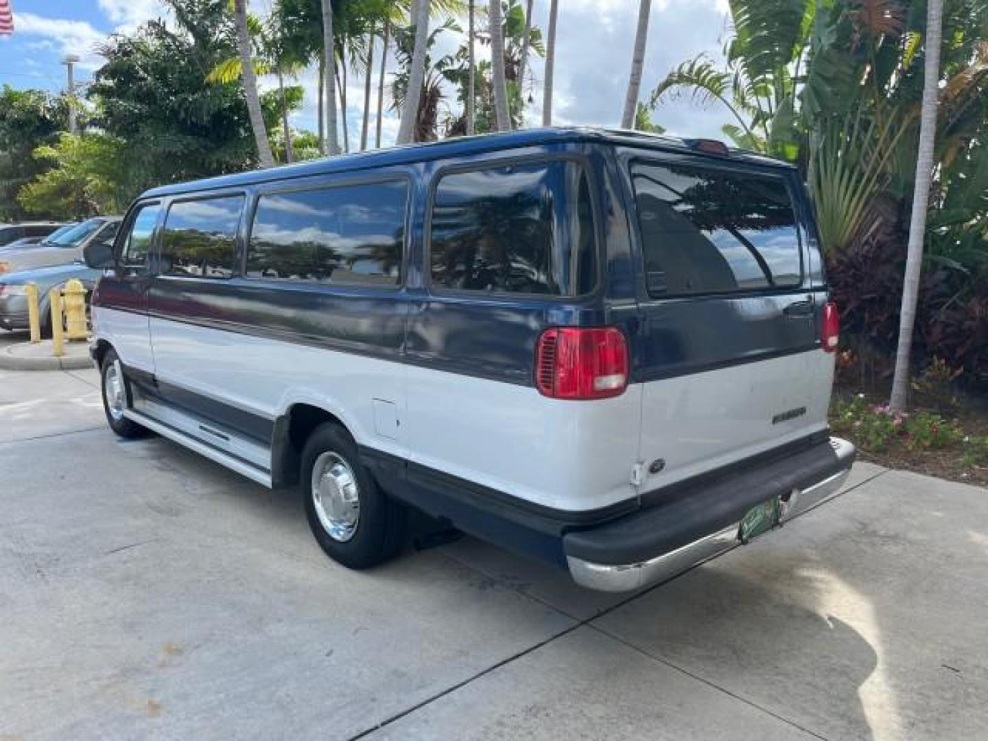 1995 BLUE /BLUE Dodge Ram Wagon EXT 15 PAS LOW MILES 69,523 (2B5WB35Z6SK) with an 5.9L MPI V8 Magnum Engine engine, Automatic transmission, located at 4701 North Dixie Hwy, Pompano Beach, FL, 33064, (954) 422-2889, 26.240938, -80.123474 - OUR WEBPAGE FLORIDACARS1.COM HAS OVER 100 PHOTOS AND FREE CARFAX LINK 1995 DODGE RAM VAN 3500 ROAD READY 5.9L V8 VIN: 2B5WB35Z6SK538547 NO ACCIDENTS VAN 15 PASSANGER 5.9L V8 F OHV 16V 4 ROW SEATS GASOLINE LOW MILES 69,523 REAR WHEEL DRIVE DUAL AC POWER MIRRORS Cloth Seats Running Boards Rear Air Con - Photo#5