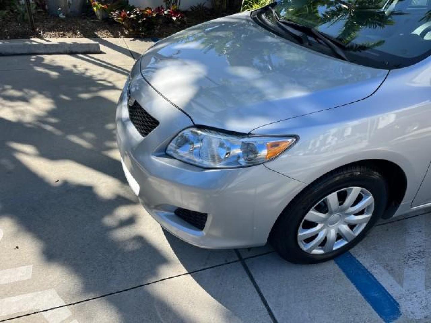 2010 Classic Silver Metallic /Ash Toyota Corolla 1 FL LE LOW MILES 26,809 (1NXBU4EEXAZ) with an 1.8L DOHC SFI 16-Valve VVT-i 4-Cyl Engine engine, Automatic transmission, located at 4701 North Dixie Hwy, Pompano Beach, FL, 33064, (954) 422-2889, 26.240938, -80.123474 - OUR WEBPAGE FLORIDACARS1.COM HAS OVER 100 PHOTOS AND FREE CARFAX LINK 2010 TOYOTA COROLLA ROAD READY 1.8L I4 VIN: 1NXBU4EEXAZ228487 NO ACCIDENTS 35 MPG SEDAN 4 DR NO RECALLS LEATHER 1.8L I4 F DOHC 16V LEATHER SEATS 1 OWNER FLORIDA GASOLINE 25 SERVICE RECORDS SUPER LOW MILES 26,809 Active Head Restra - Photo#94