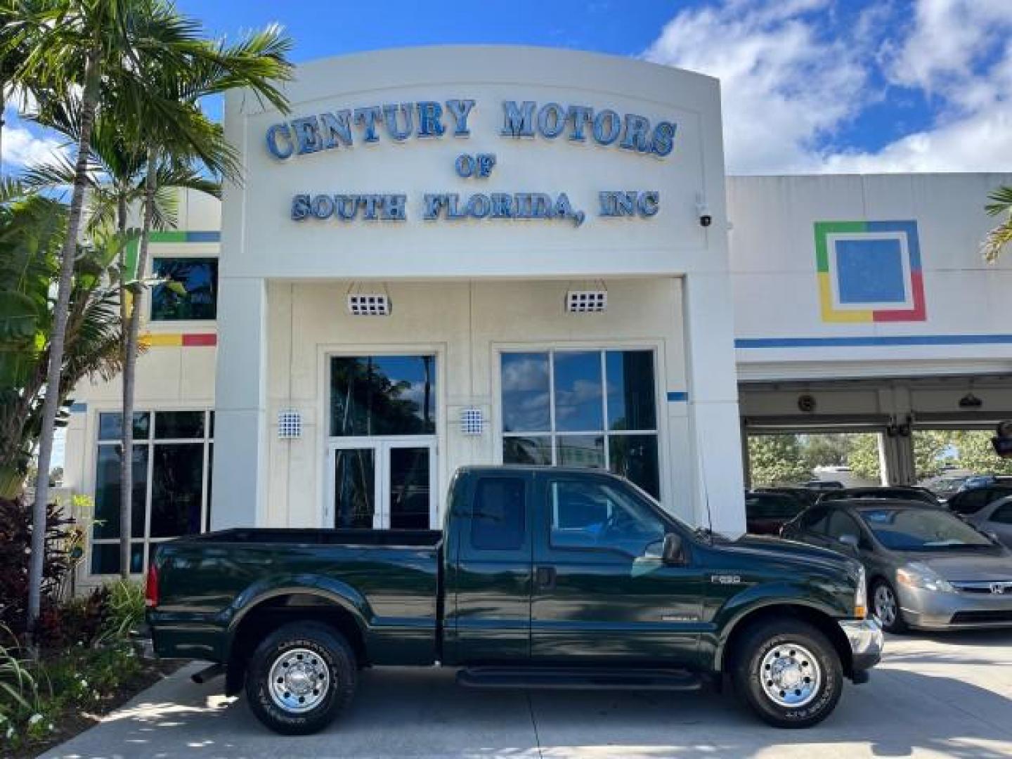 2002 Dark Highland Green Metallic /Medium Parchment Ford Super Duty F-250 7.3 TURBO DIESEL XLT LOW MILES 61,862 (1FTNX20F12E) with an 7.3L DI V8 Turbo-Diesel Power Stroke Engine engine, Automatic transmission, located at 4701 North Dixie Hwy, Pompano Beach, FL, 33064, (954) 422-2889, 26.240938, -80.123474 - OUR WEBPAGE FLORIDACARS1.COM HAS OVER 100 PHOTOS AND FREE CARFAX LINK 2002 FORD F-250 SUPER DUTY LARIAT ROAD READY WORK READY VIN: 1FTNX20F12EB61805 NO ACCIDENTS NO RECALLS 4 DOOR EXTENDED CAB PICKUP POWER SEATS/MIRRORS 7.3L V8 F 7.3L V8 TURBO DIESEL DIESEL LOW MILES 61,862 REAR WHEEL DRIVE 6,9 FT B - Photo#0