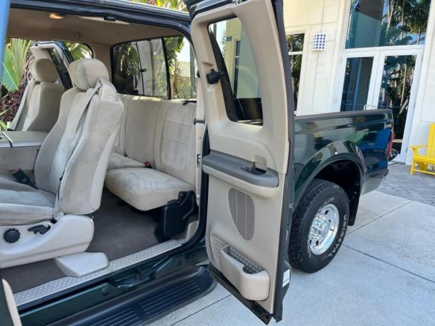 2002 Dark Highland Green Metallic /Medium Parchment Ford Super Duty F-250 7.3 TURBO DIESEL XLT LOW MILES 61,862 (1FTNX20F12E) with an 7.3L DI V8 Turbo-Diesel Power Stroke Engine engine, Automatic transmission, located at 4701 North Dixie Hwy, Pompano Beach, FL, 33064, (954) 422-2889, 26.240938, -80.123474 - OUR WEBPAGE FLORIDACARS1.COM HAS OVER 100 PHOTOS AND FREE CARFAX LINK 2002 FORD F-250 SUPER DUTY LARIAT ROAD READY WORK READY VIN: 1FTNX20F12EB61805 NO ACCIDENTS NO RECALLS 4 DOOR EXTENDED CAB PICKUP POWER SEATS/MIRRORS 7.3L V8 F 7.3L V8 TURBO DIESEL DIESEL LOW MILES 61,862 REAR WHEEL DRIVE 6,9 FT B - Photo#14